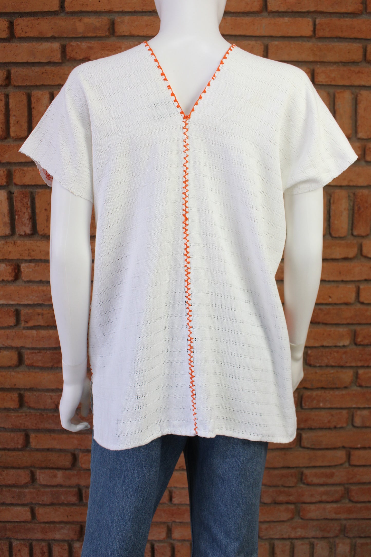 Blusa Hecha a Mano Blanco con Naranja Mod. Mixe 2 Lienzos Unitalla.