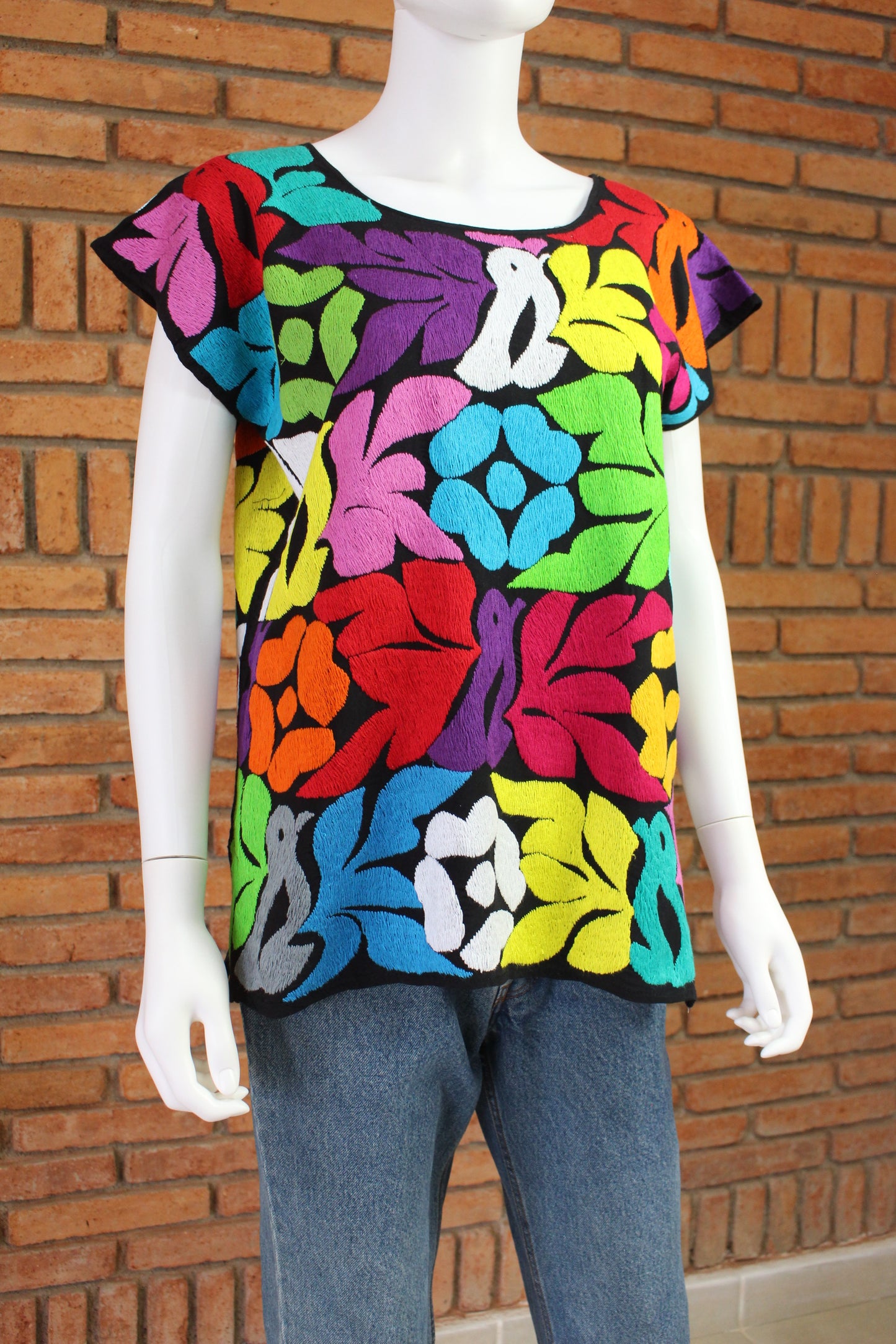 Blusa Bordada a Mano Mod. Jalapa Negro/multicolor 3 Unitalla.