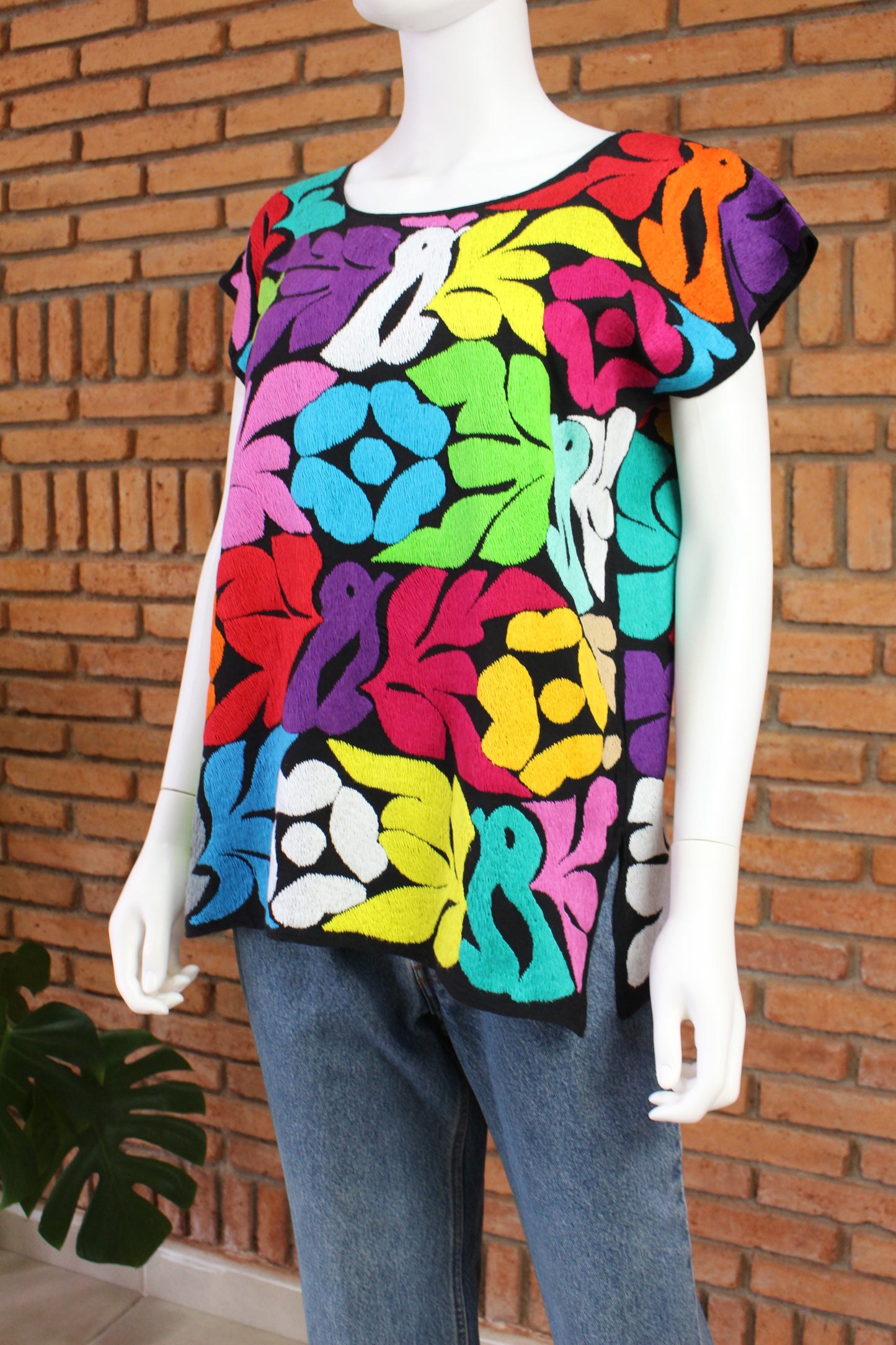 Blusa Bordada a Mano Mod. Jalapa Negro/multicolor 3 Unitalla.