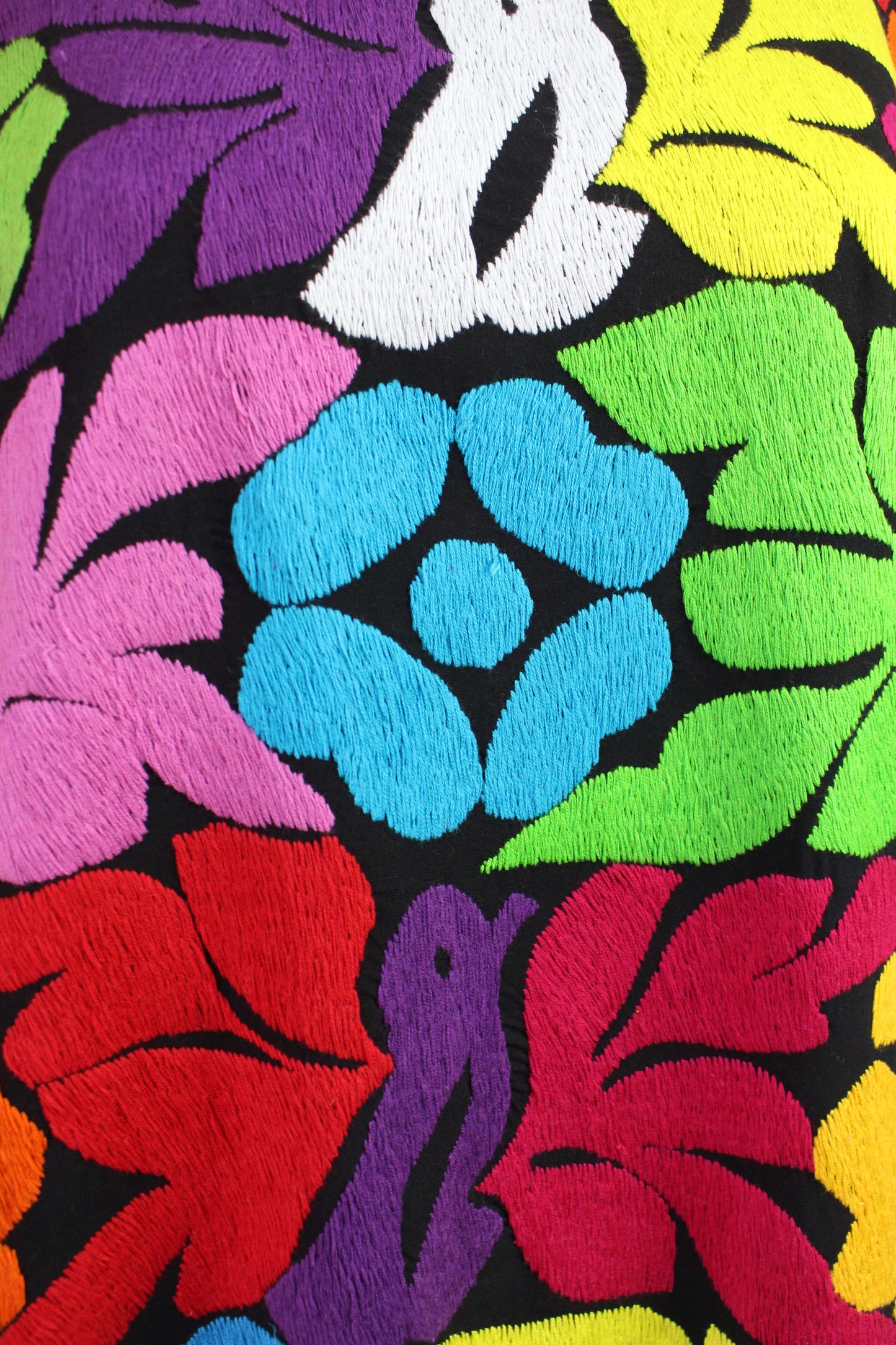 Blusa Bordada a Mano Mod. Jalapa Negro/multicolor 3 Unitalla.