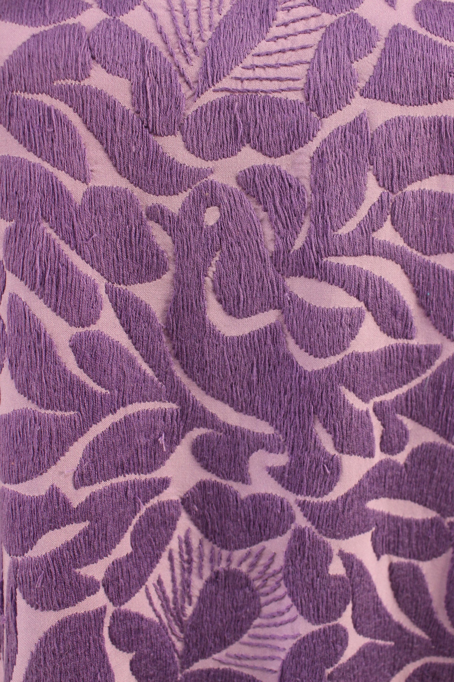 Blusa Bordada a Mano Lila con Morado Mod. Jalapa Unitalla.