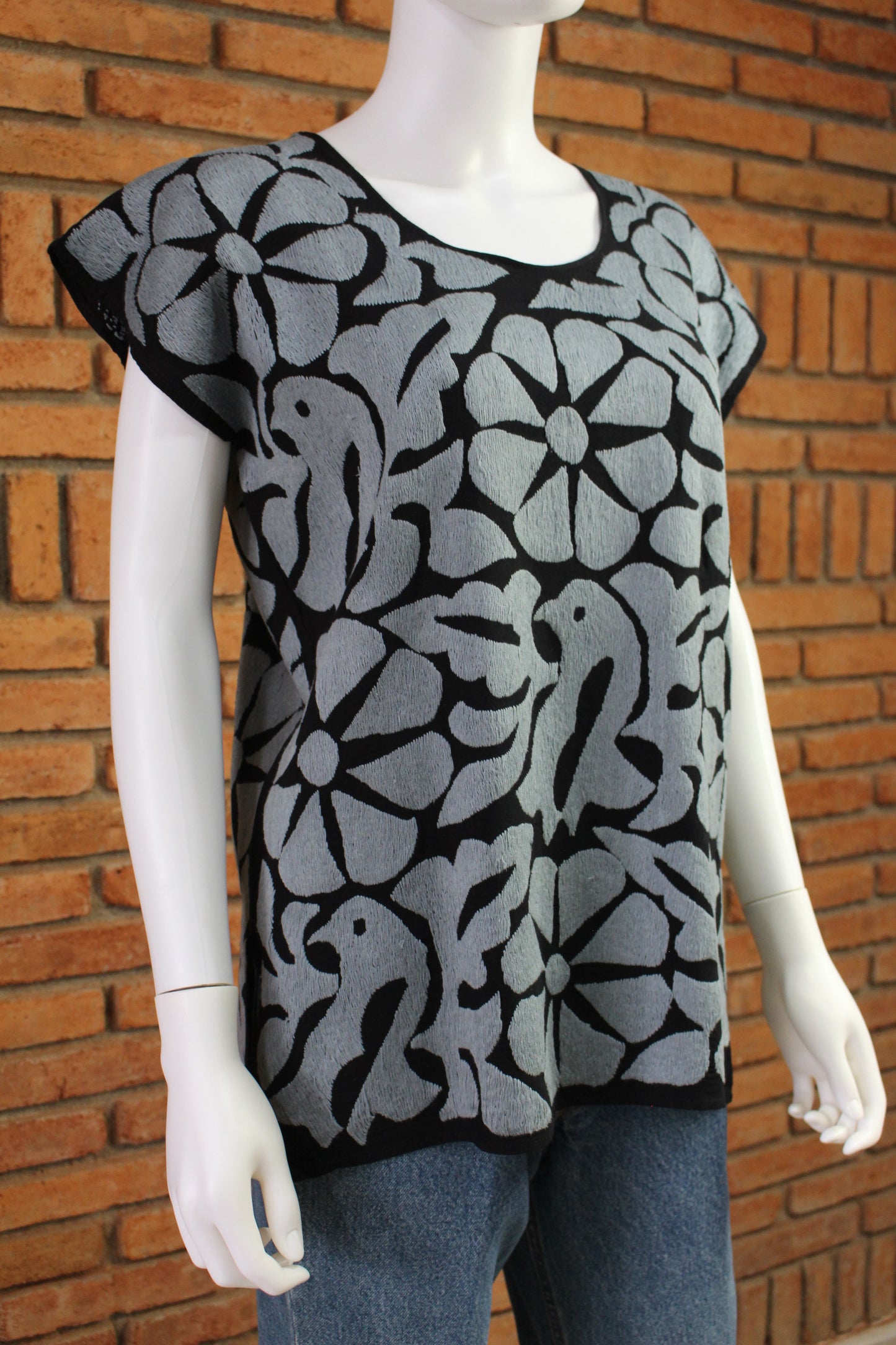 Blusas Bordada a Mano de Un Sólo Color Mod. Jalapa Unitalla.