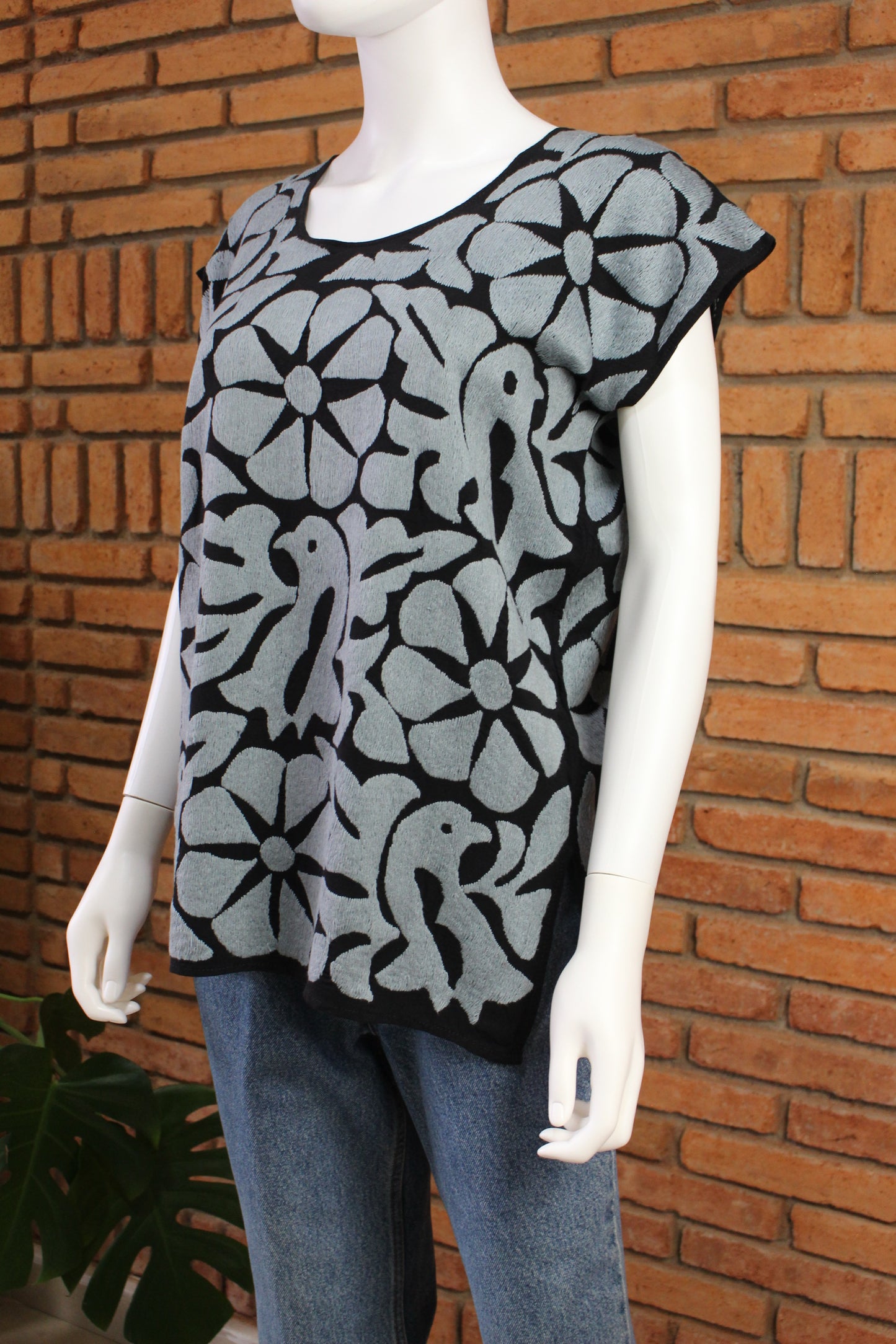 Blusas Bordada a Mano de Un Sólo Color Mod. Jalapa Unitalla.