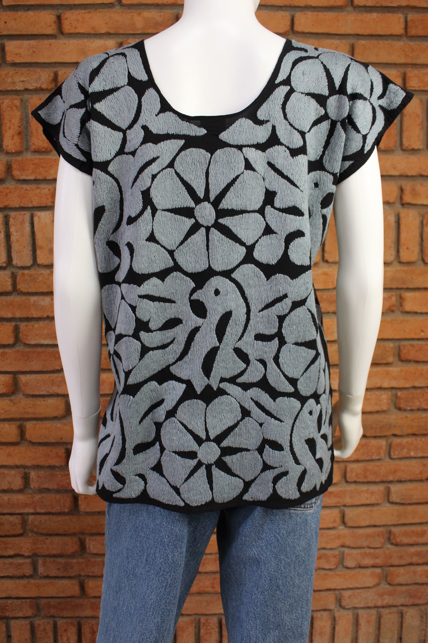 Blusas Bordada a Mano de Un Sólo Color Mod. Jalapa Unitalla.