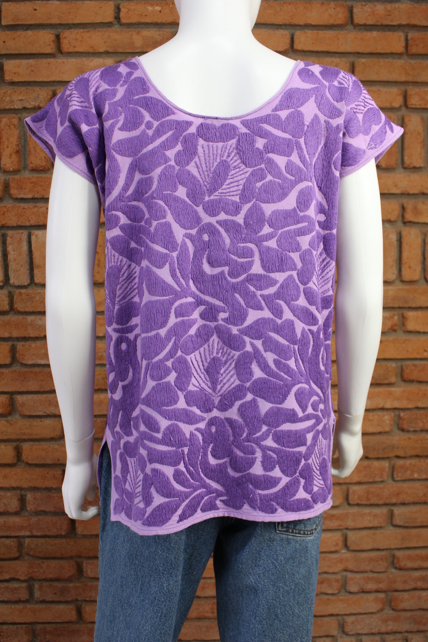 Blusa Bordada a Mano Lila con Morado Mod. Jalapa Unitalla.