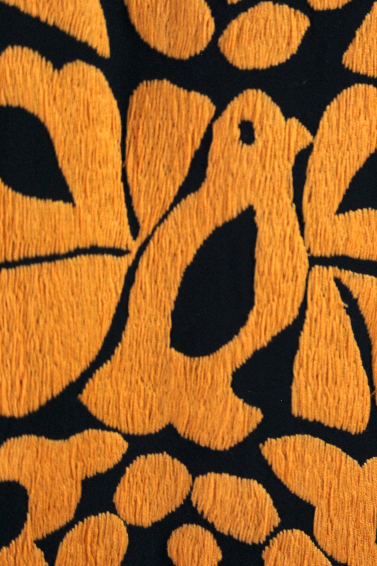 Blusas Bordada a Mano Negro con Naranja Mod. Jalapa Unitalla.