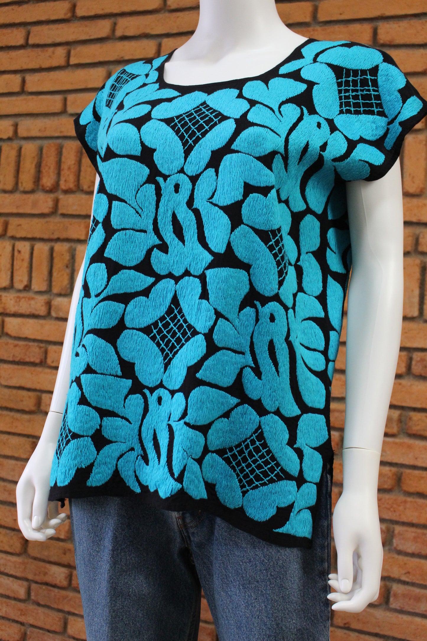 Blusas Bordada a Mano Negro con Turquesa Mod. Jalapa Unitalla.