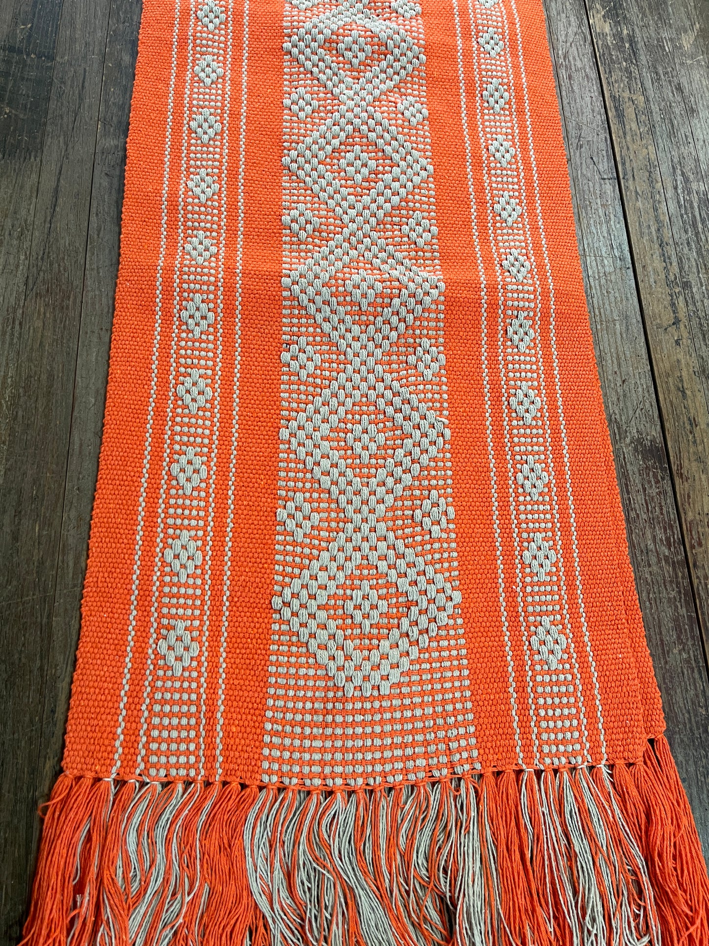 Caminos de Mesa Hecho en Telar de Cintura (diferentes colores).