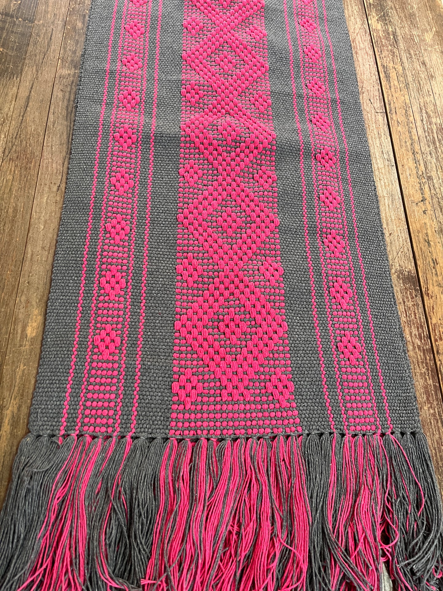 Caminos de Mesa Hecho en Telar de Cintura (diferentes colores).