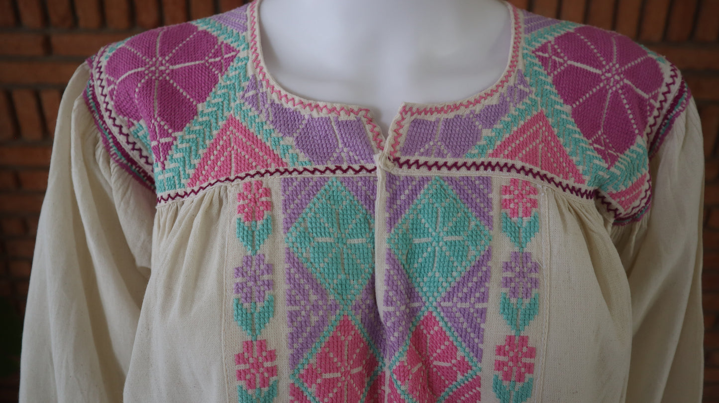 Blusa Bordada a Mano Mod. Ejutla Bordado Multicolor Pastel Unitalla.