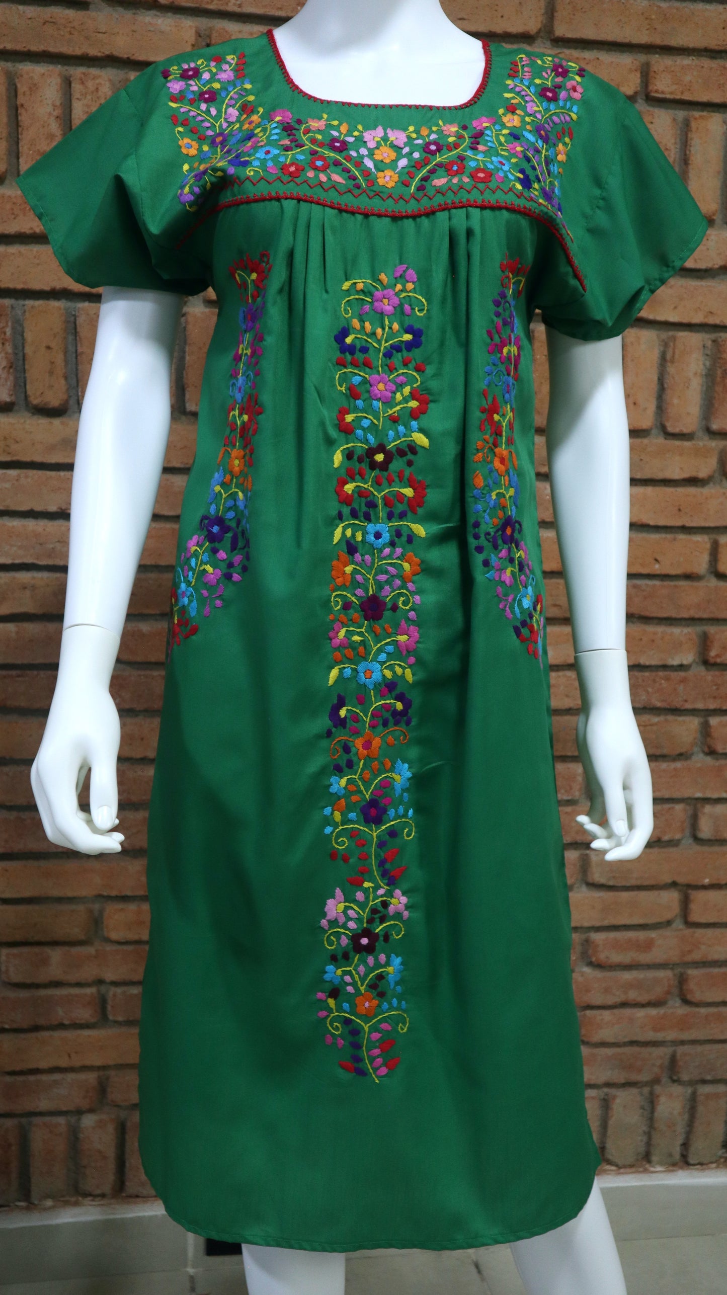 Vestido Mexicano Bordado a Mano Multicolor Mod. Florecita Popelina Talla Chica.