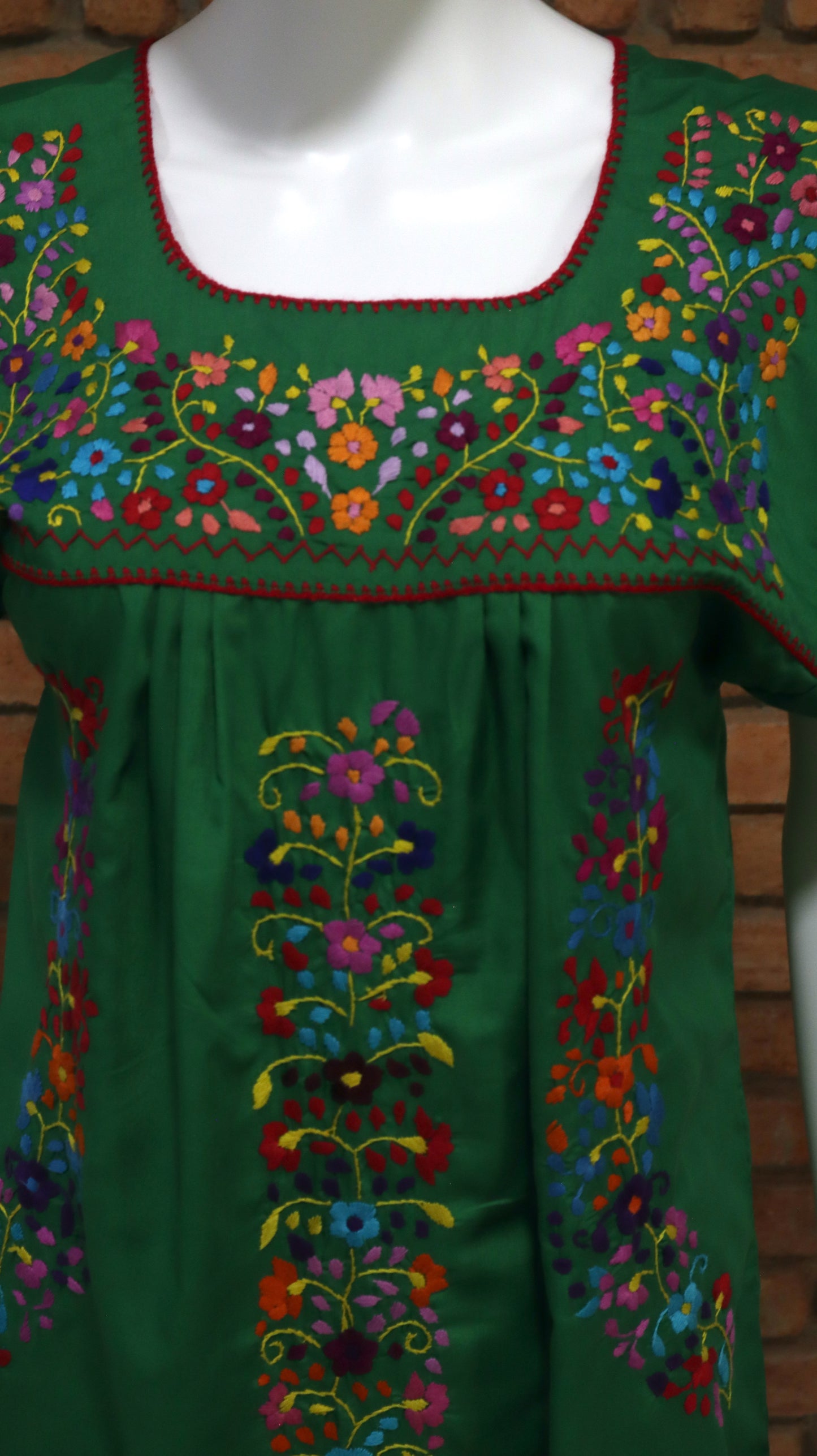 Vestido Mexicano Bordado a Mano Multicolor Mod. Florecita Popelina Talla Chica.