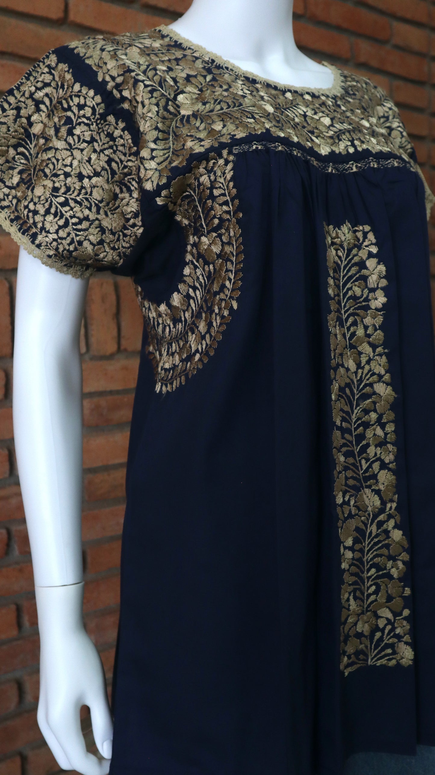 Blusa Bordada a Mano Azul Marino con Dorado Mod. San Antonino Unitalla
