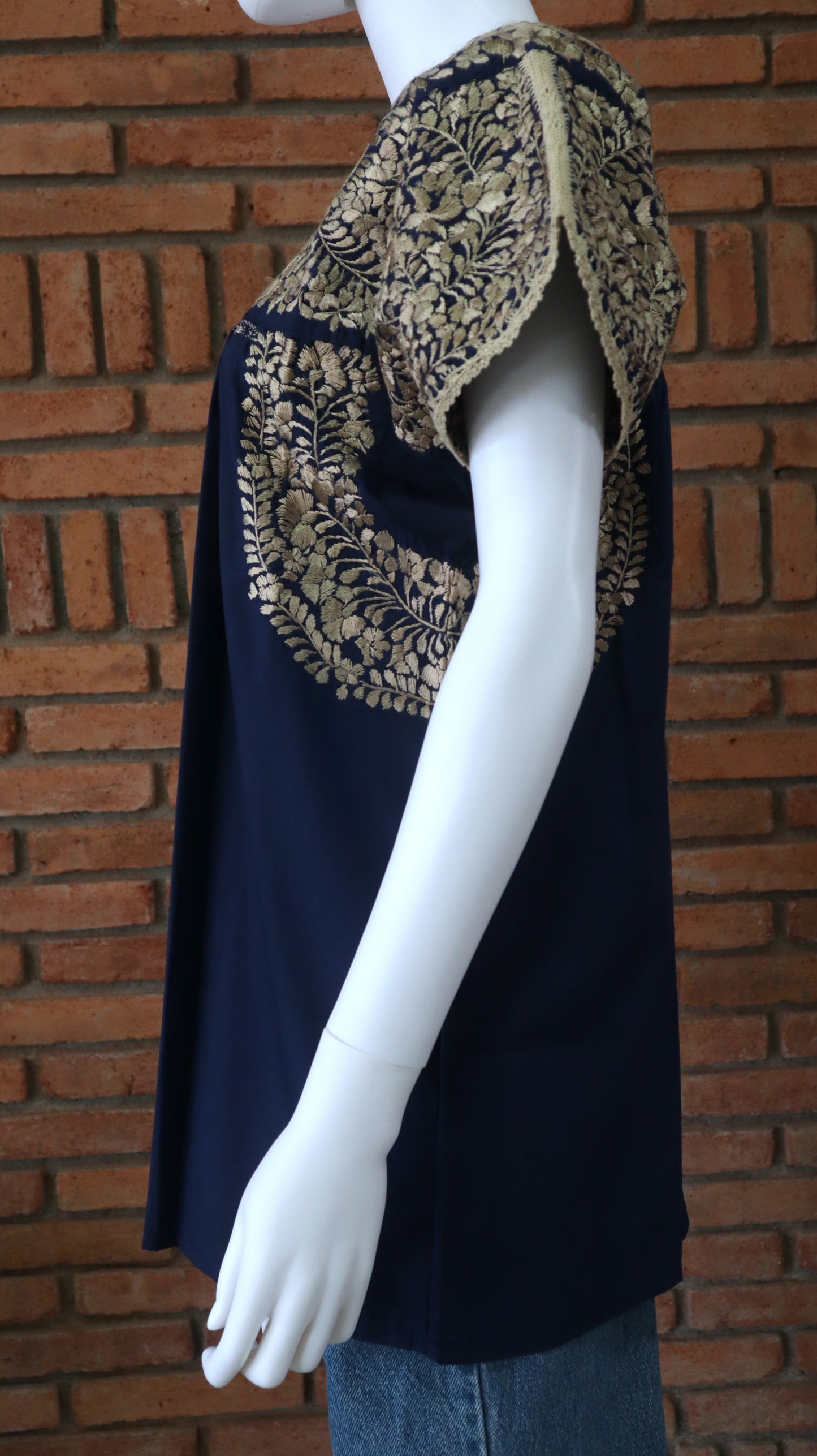 Blusa Bordada a Mano Azul Marino con Dorado Mod. San Antonino Unitalla