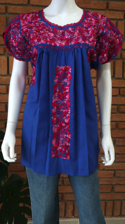 Blusa Bordada a Mano Azul Rey con Fiusha Matizado Mod. San Antonino Unitalla.
