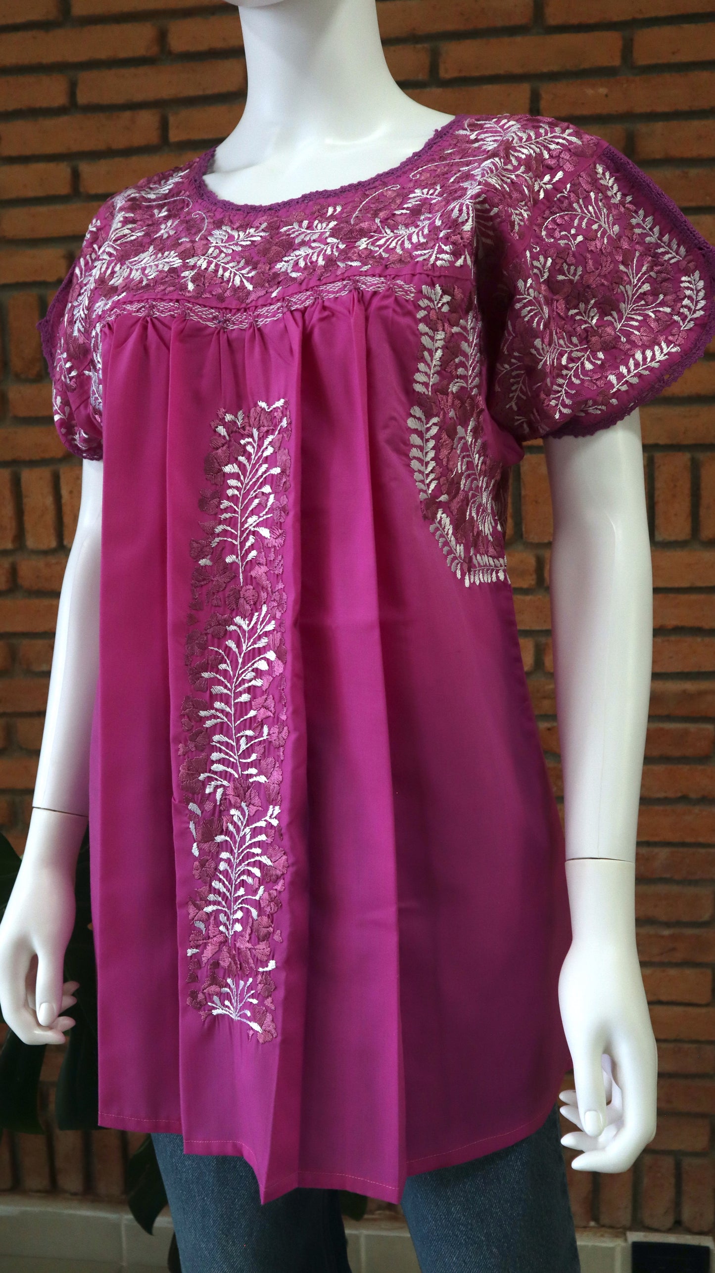 Blusa Bordada a Mano Rosa con Palo de Rosa y Blanco Mod. San Antonino Unitalla.