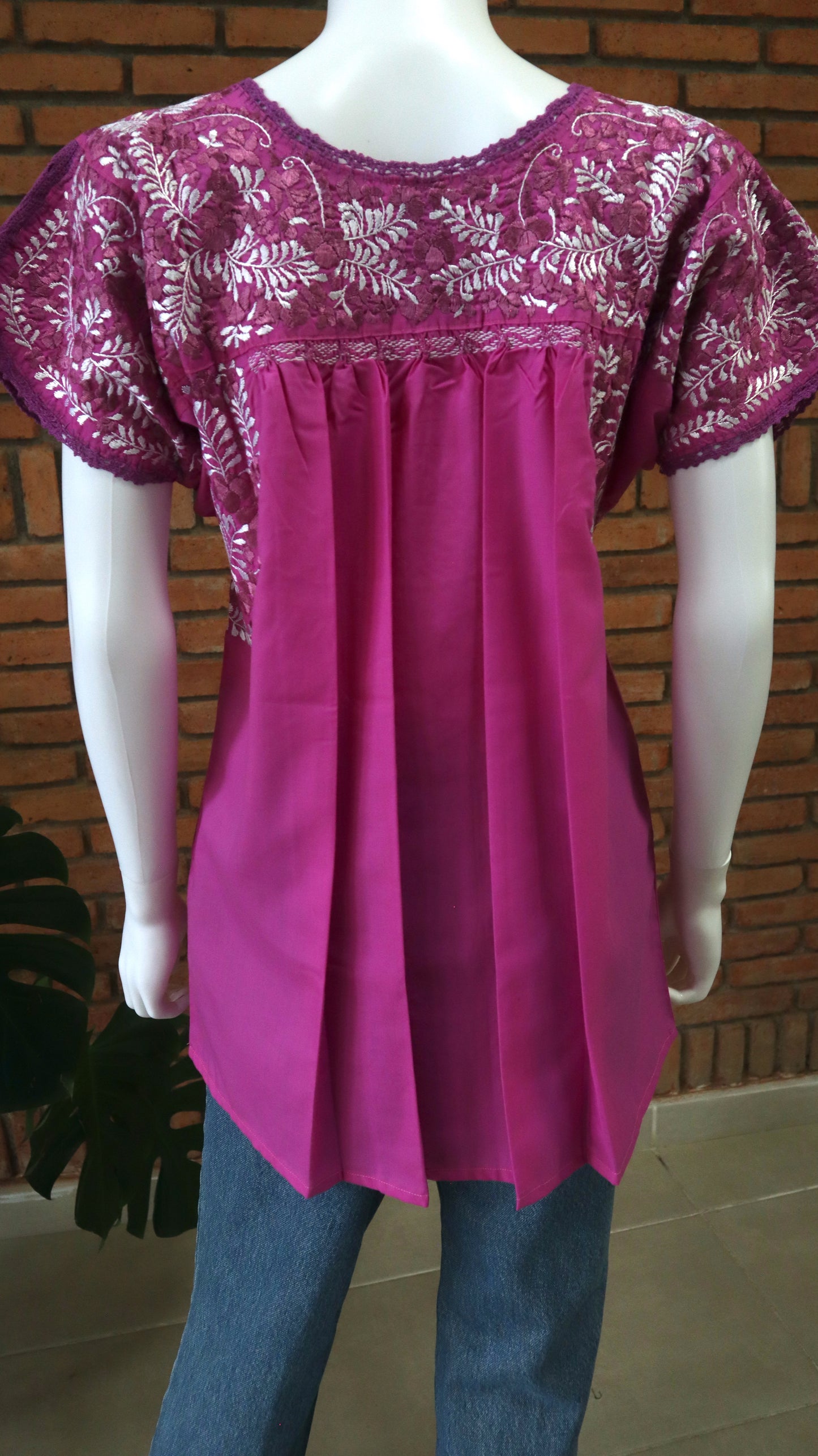 Blusa Bordada a Mano Rosa con Palo de Rosa y Blanco Mod. San Antonino Unitalla.