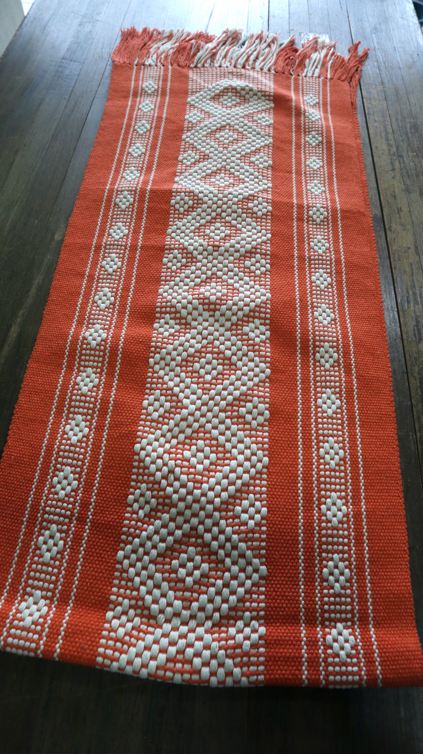 Caminos de Mesa Hecho en Telar de Cintura (diferentes colores).