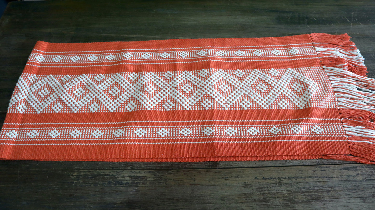 Caminos de Mesa Hecho en Telar de Cintura (diferentes colores).