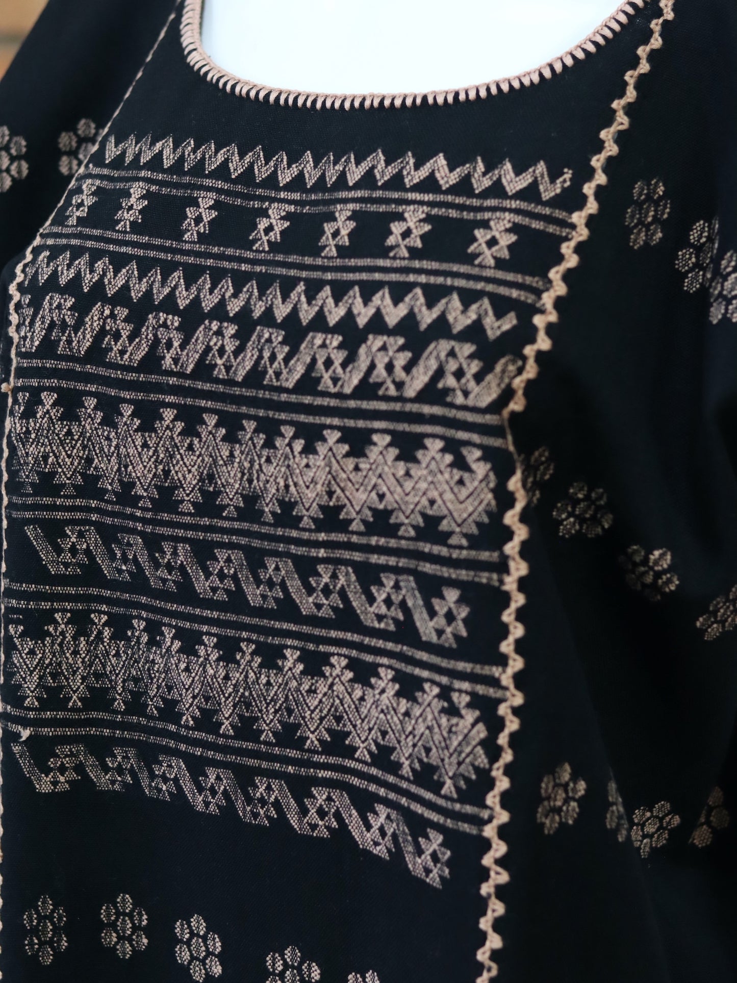 Vestido/Huipil Hecho a Mano Mod. Amuzgo 3 Tiras Negro con Palo de Rosa Unitalla.
