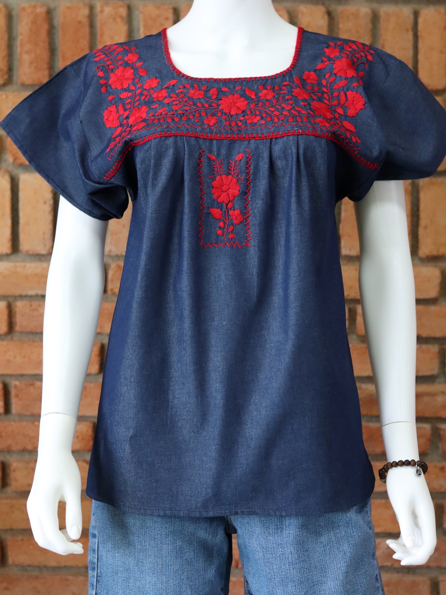 Blusa Bordada a Mano Mod. Donají Mezclilla.