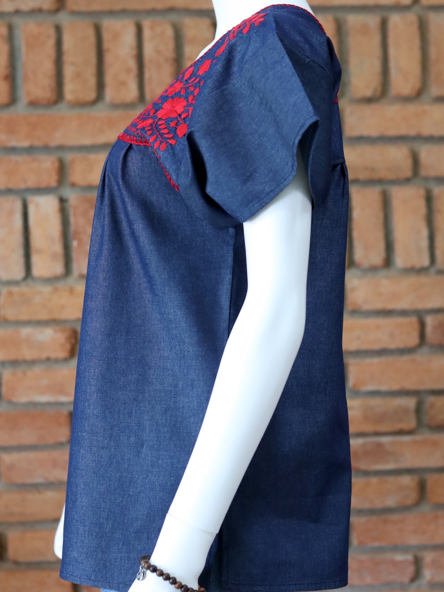 Blusa Bordada a Mano Mod. Donají Mezclilla.