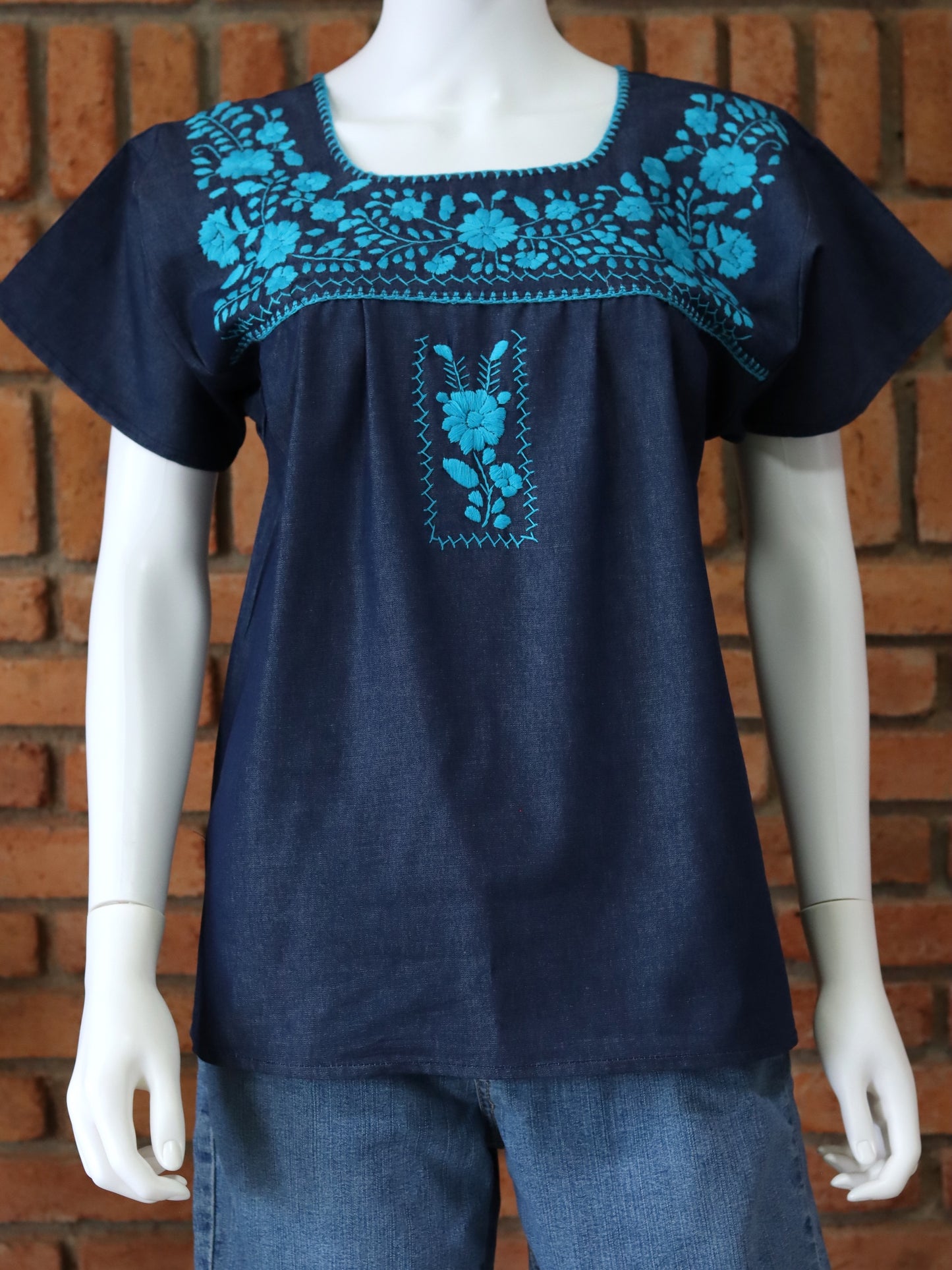Blusa Bordada a Mano Mod. Donají Mezclilla.