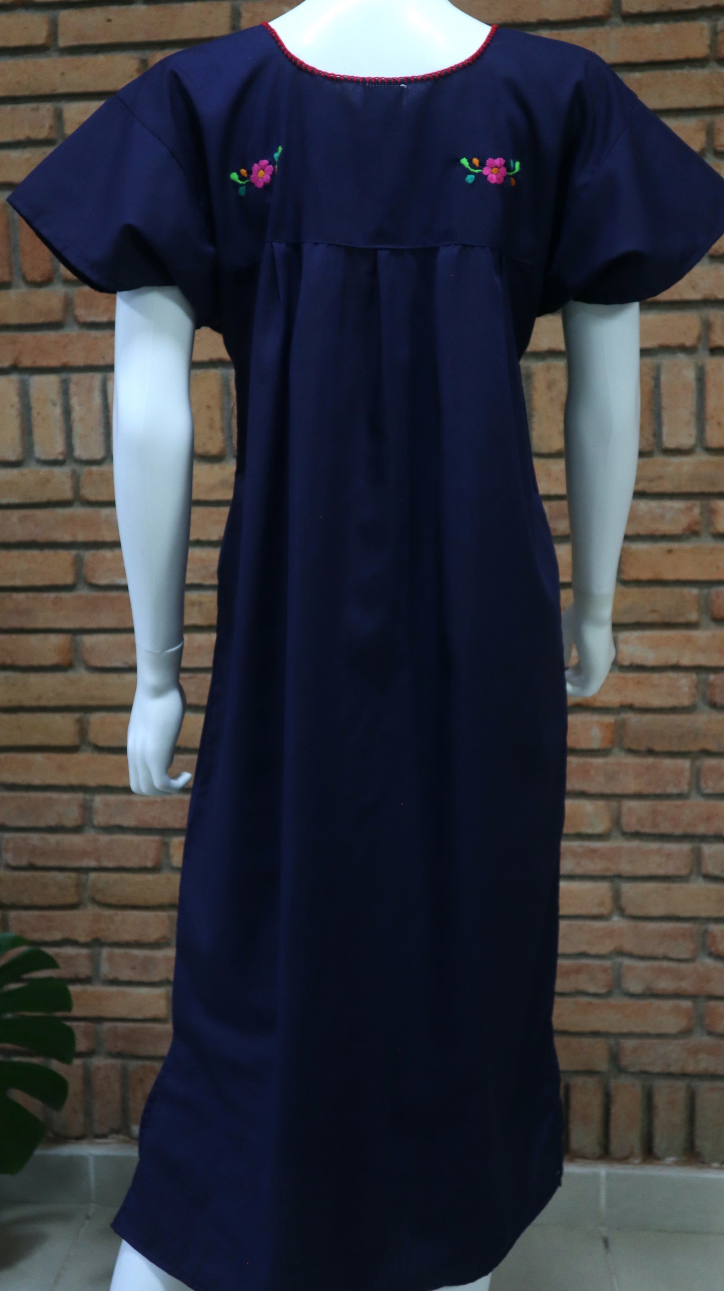 Vestido Mexicano Bordado a Mano Multicolor Mod. Florecita Popelina Talla Chica.