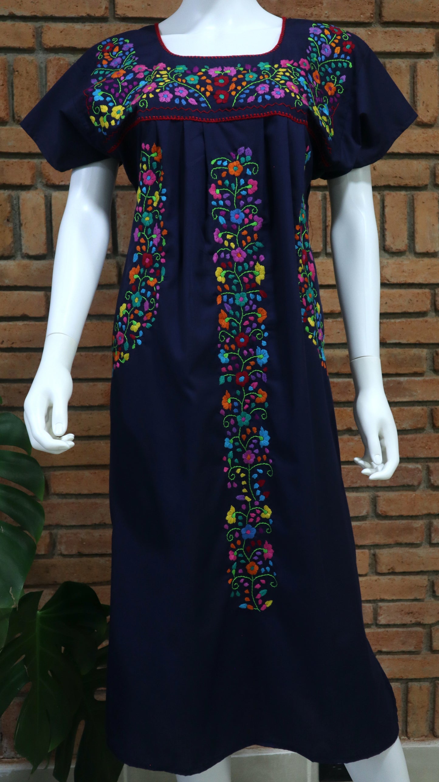 Vestido Mexicano Bordado a Mano Multicolor Mod. Florecita Popelina Talla Chica.