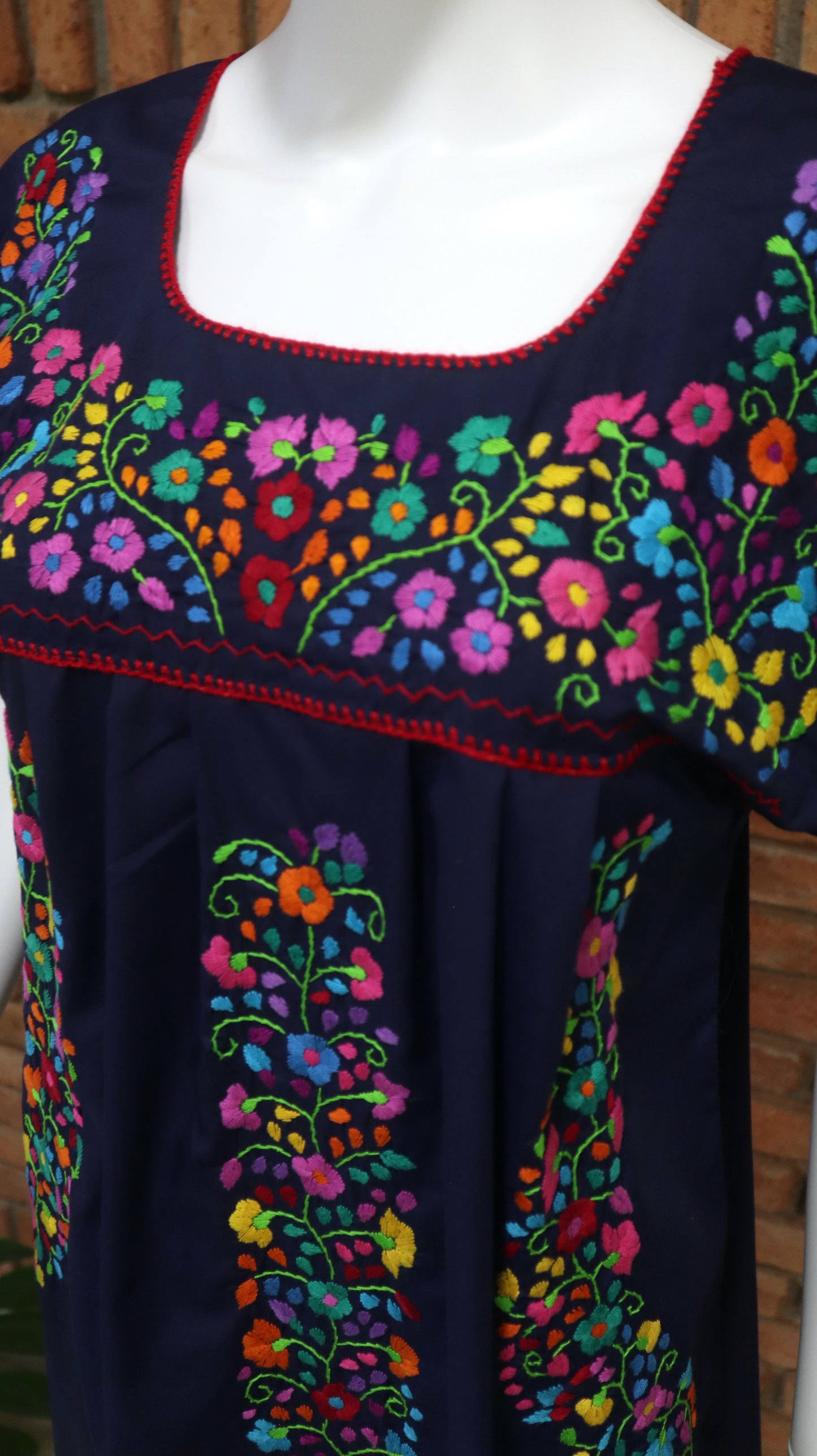 Vestido Mexicano Bordado a Mano Multicolor Mod. Florecita Popelina Talla Chica.