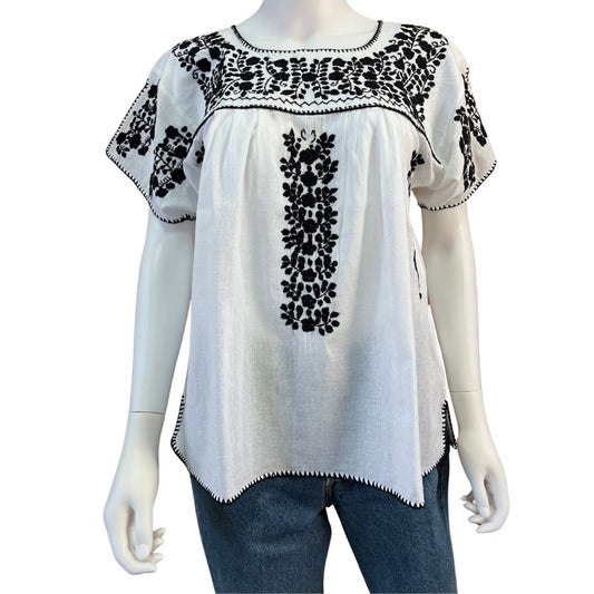 Blusa Hecha a Mano Blanca Bordado Un solo Color Mod. Ita