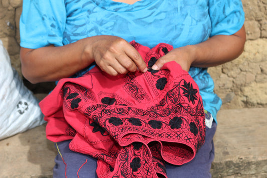 Ropa bordada a mano: tradición y arte mexicano en cada prenda