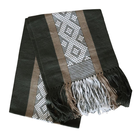 Camino de Mesa Hecho en Telar de Cintura Olivo con Blanco y Caqui.