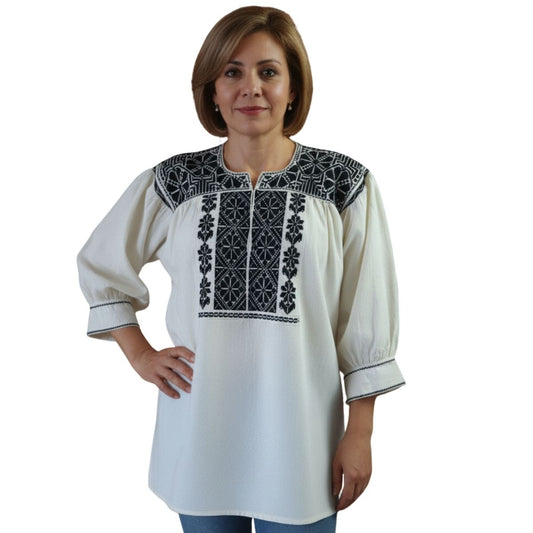 Blusa Bordada a Mano Mod. Ejutla Bordado Negro Unitalla.