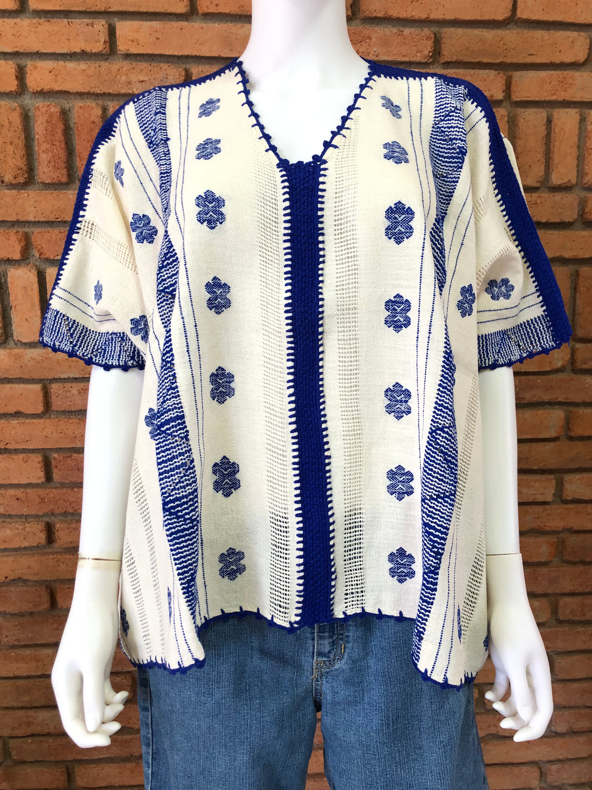 Blusa/Blusón Hecha en Telar Mod. Paloma Beige con Azul Rey Unitalla.