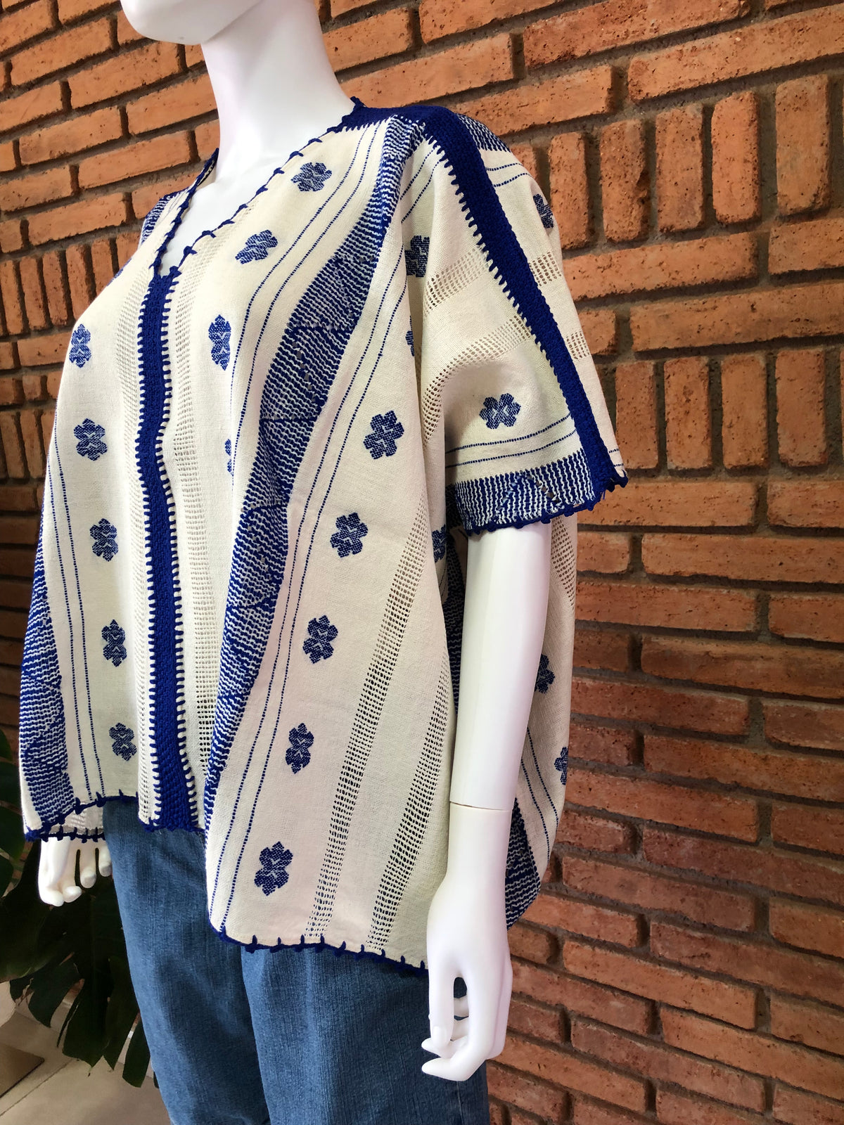 Blusa/Blusón Hecha en Telar Mod. Paloma Beige con Azul Rey Unitalla.