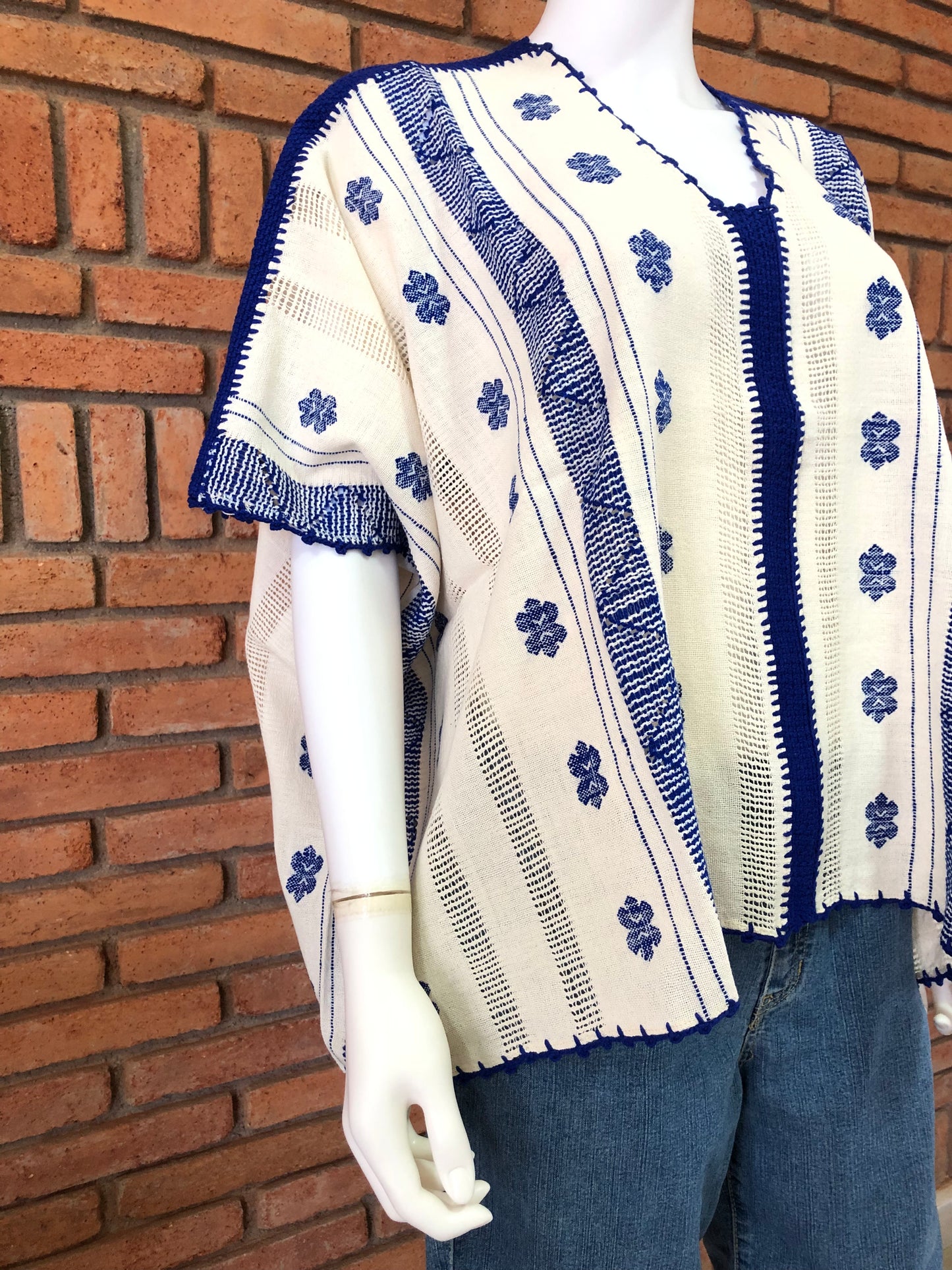 Blusa/Blusón Hecha en Telar Mod. Paloma Beige con Azul Rey Unitalla.