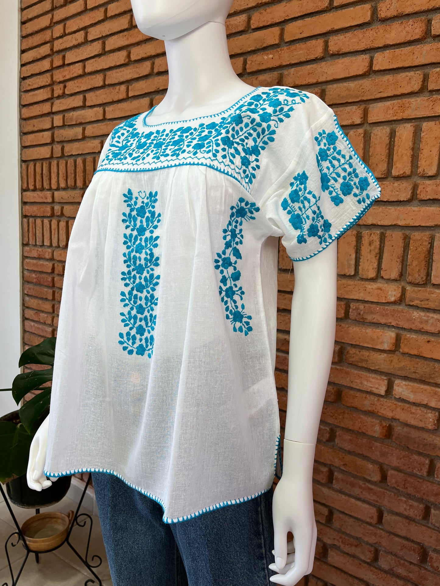 Blusa Bordada a Mano Manta Corrugada Blanca Mod. Ita