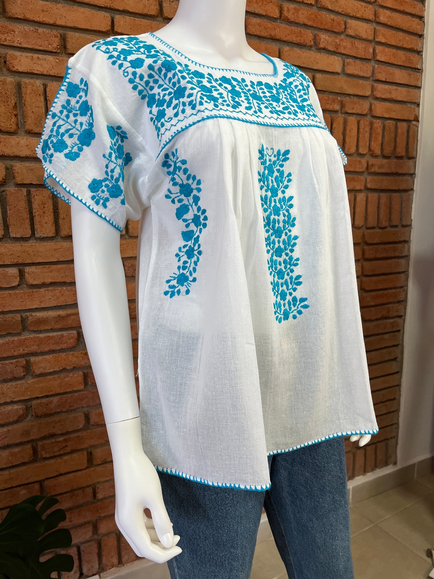 Blusa Bordada a Mano Manta Corrugada Blanca Mod. Ita