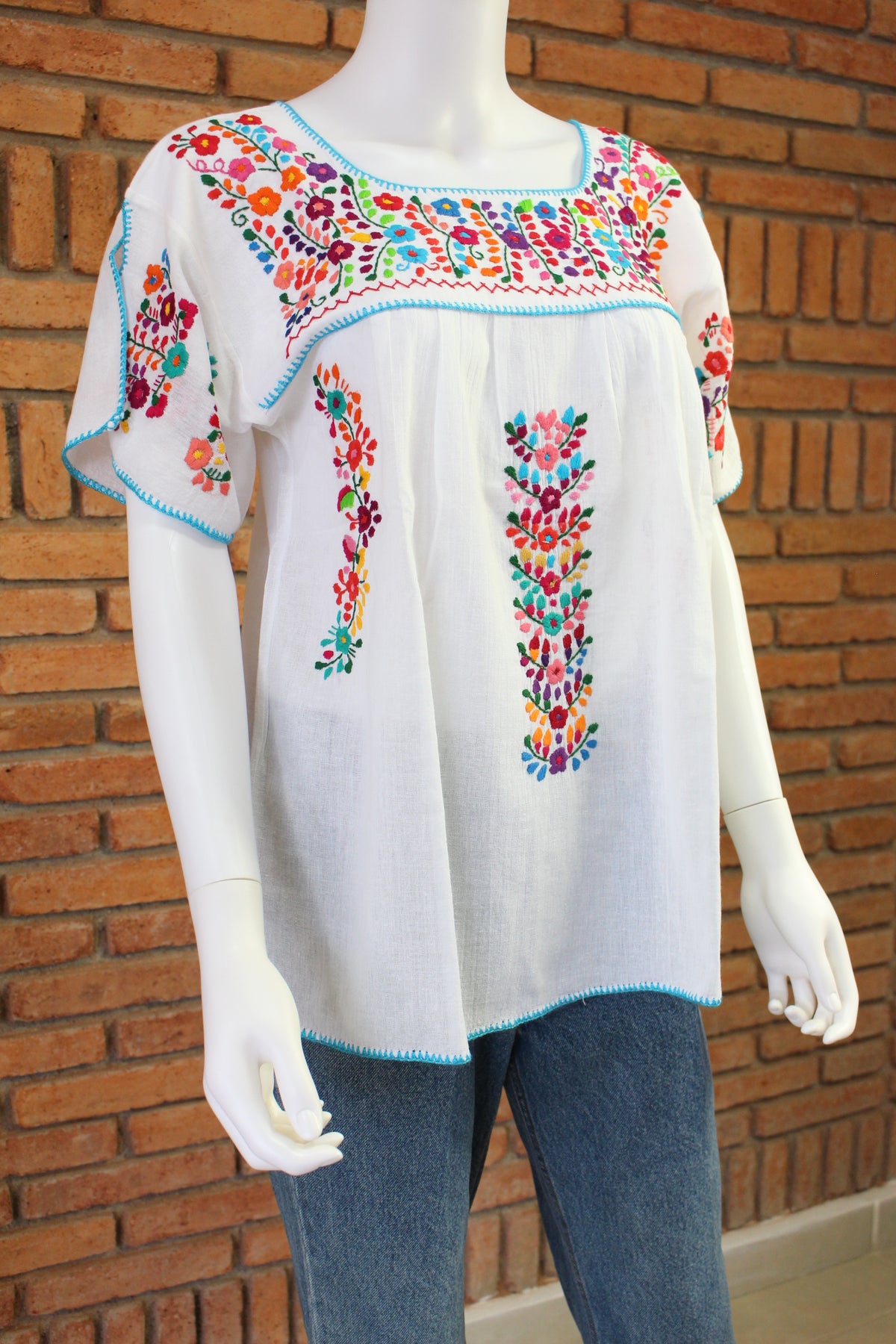 Blusa Bordada a Mano Tela Blanco & Negro Bordado Multicolor Mod. Ita