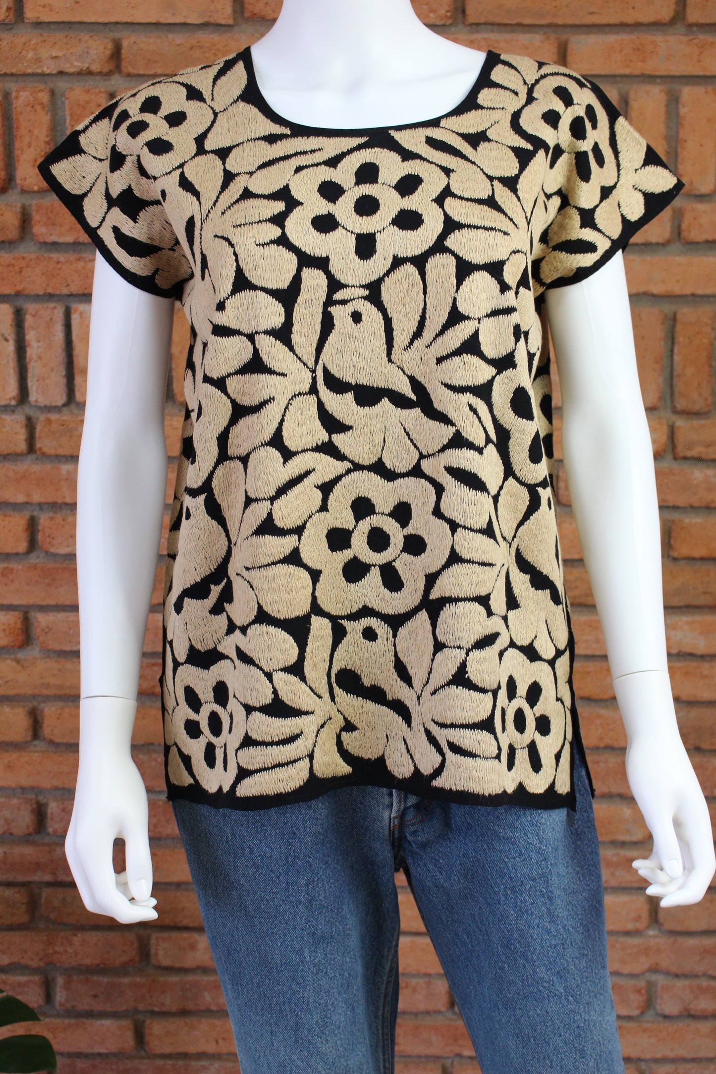 Blusas Bordada a Mano Negro con Caqui Mod. Jalapa Unitalla.