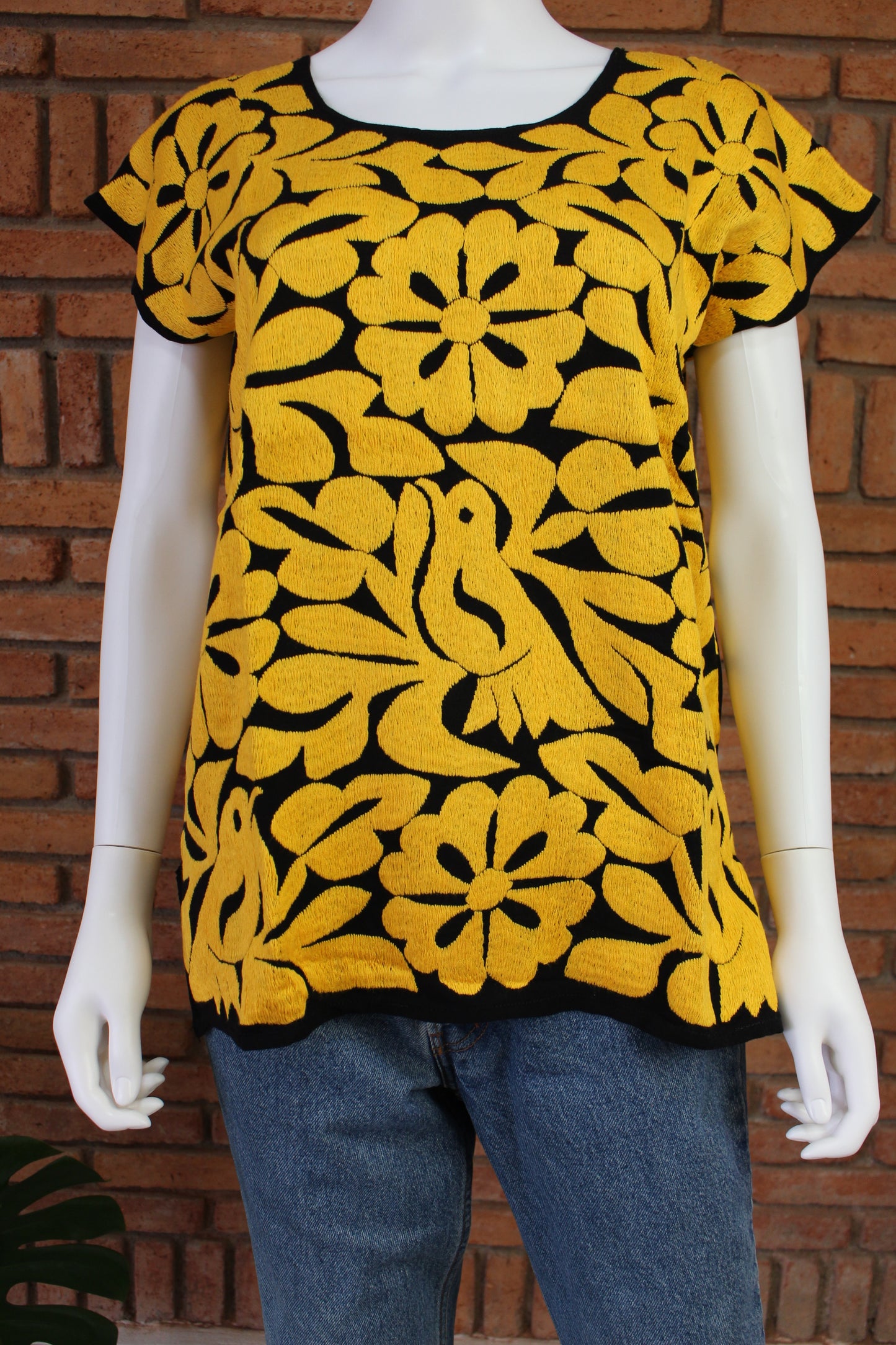 Blusa Bordada a Mano Mod. Jalapa Unitalla Amarillo.
