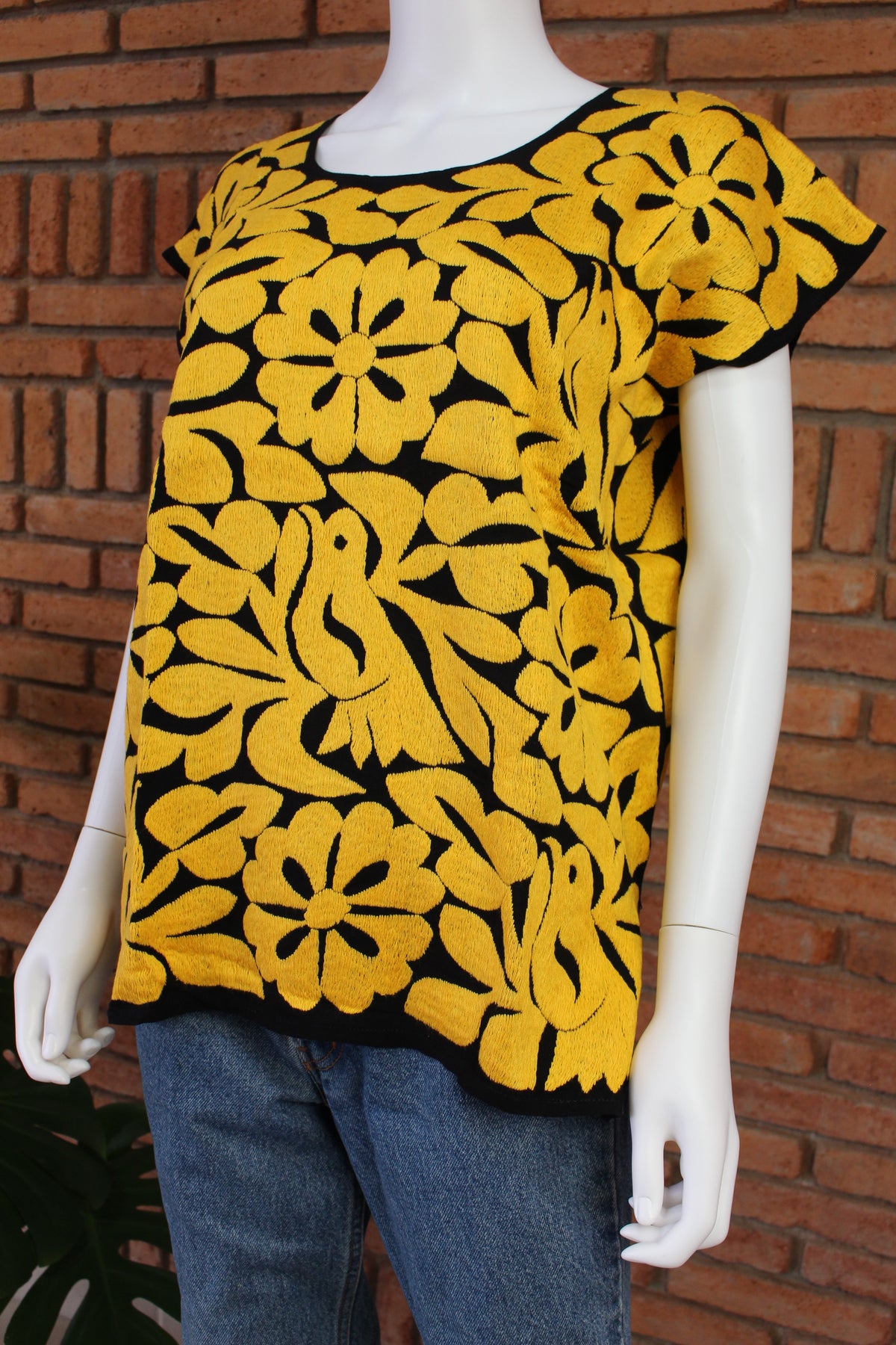 Blusa Bordada a Mano Mod. Jalapa Unitalla Amarillo.