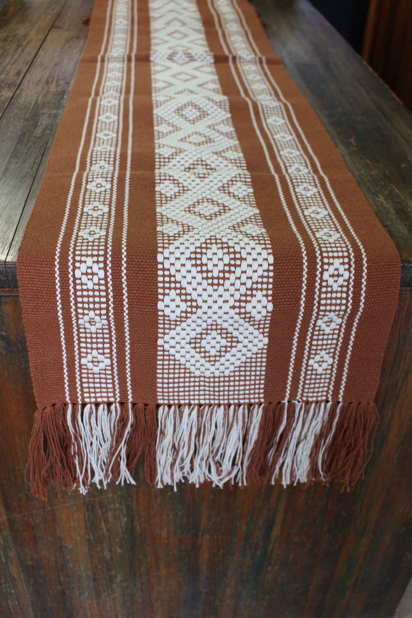 Caminos de Mesa Hecho en Telar de Cintura (diferentes colores).