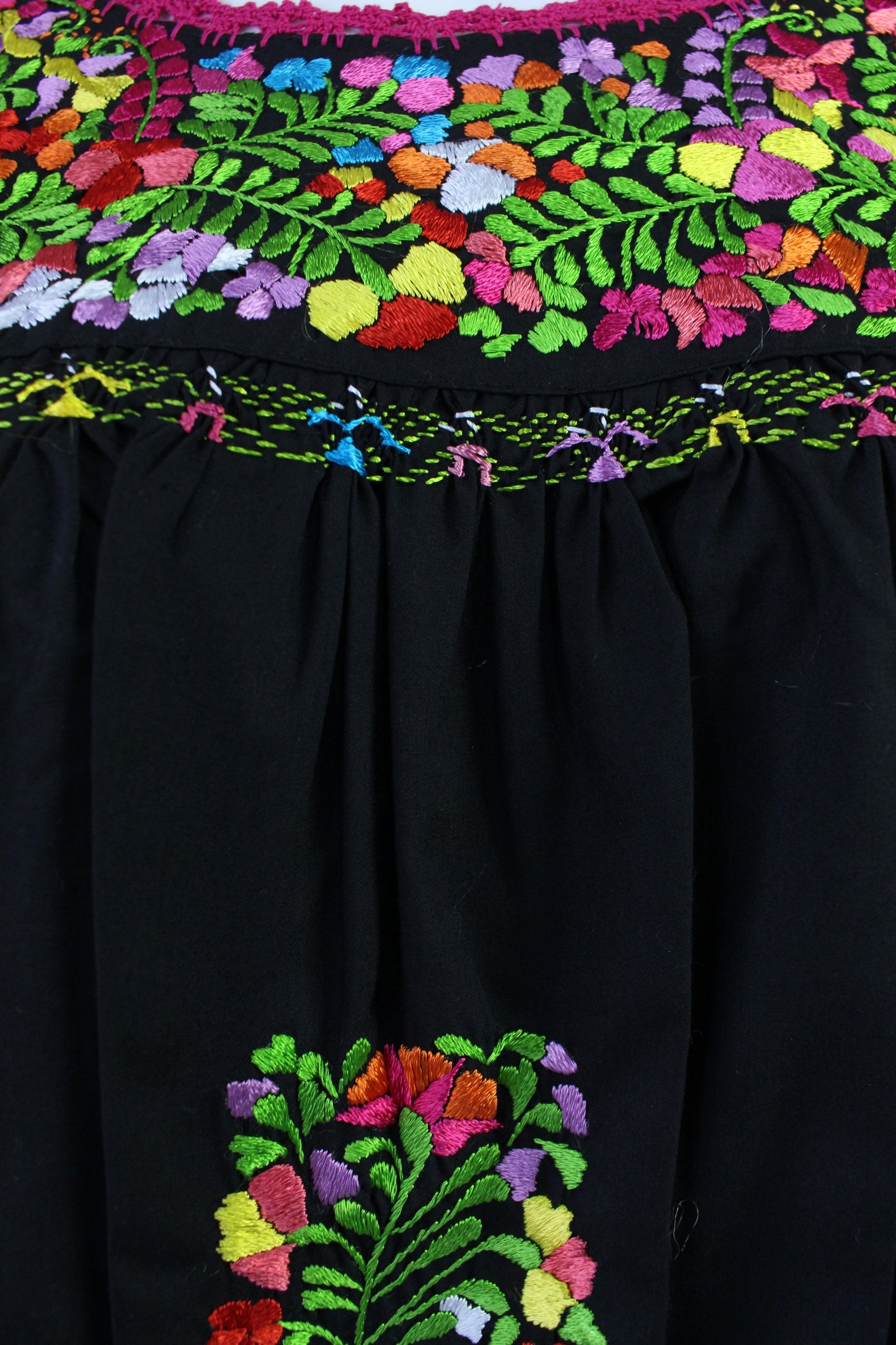 Vestido Bordado a Mano Negro con Multicolor Mod. San Antonino Unitalla.