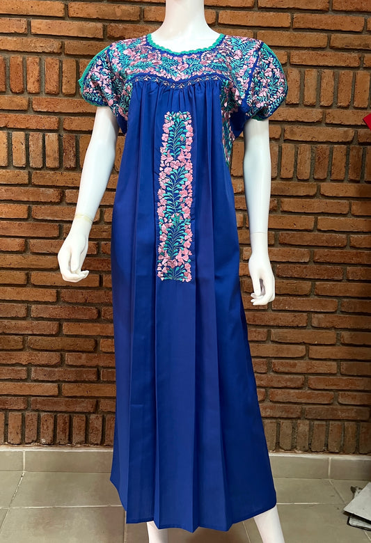 Vestido Bordado a Mano Azul Rey con Tonos Pastel Mod. San Antonino Unitalla.