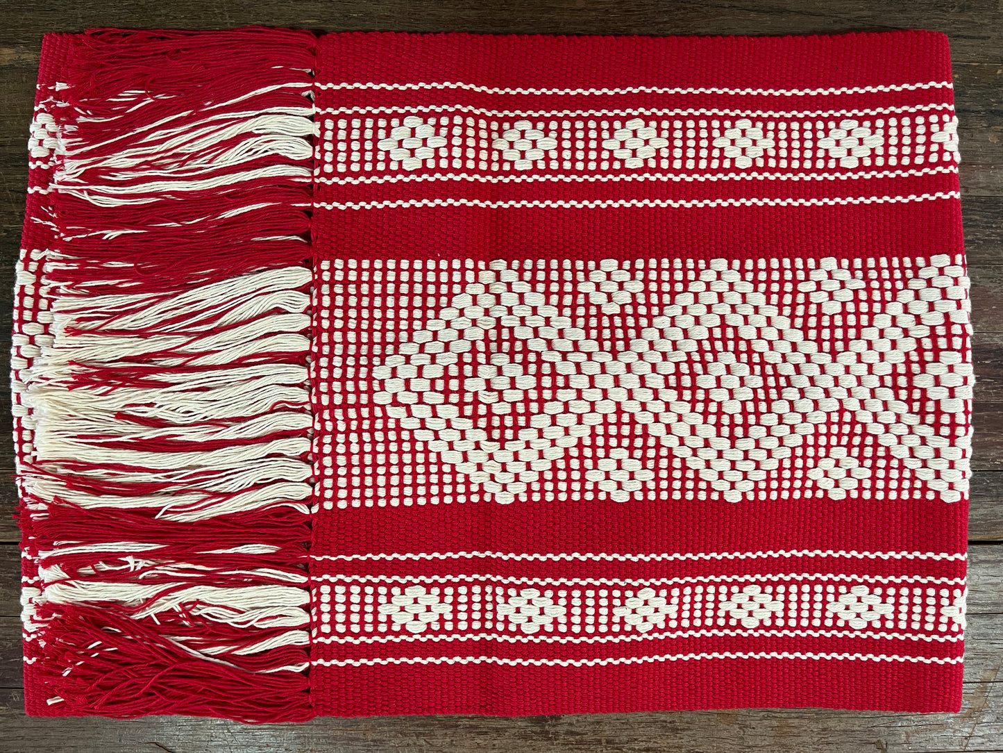 Camino de Mesa Rojo con Blanco Hecho en Telar de Cintura.