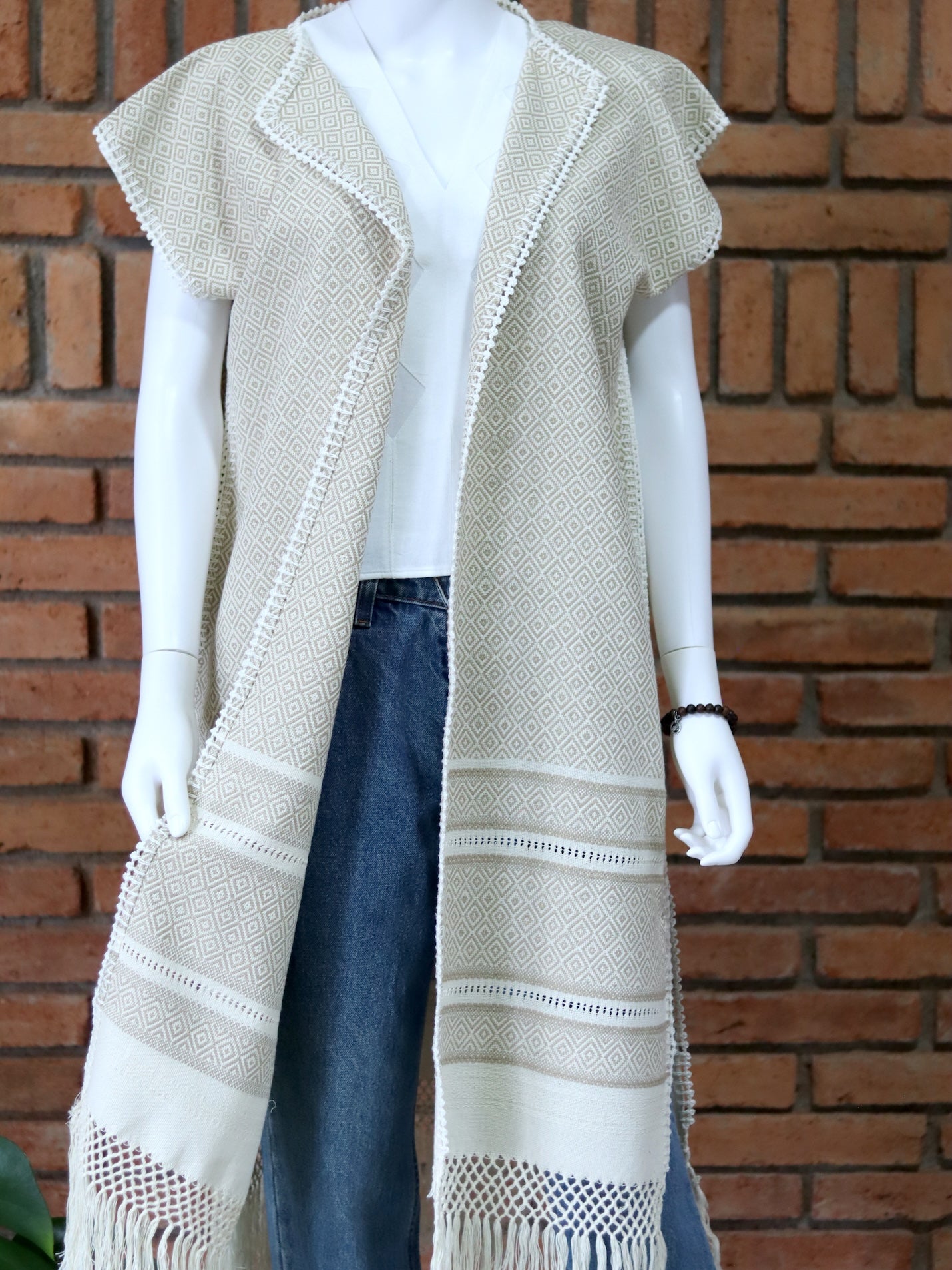 Chaleco Artesanal Hecho en Telar Beige con Caqui Unitalla.