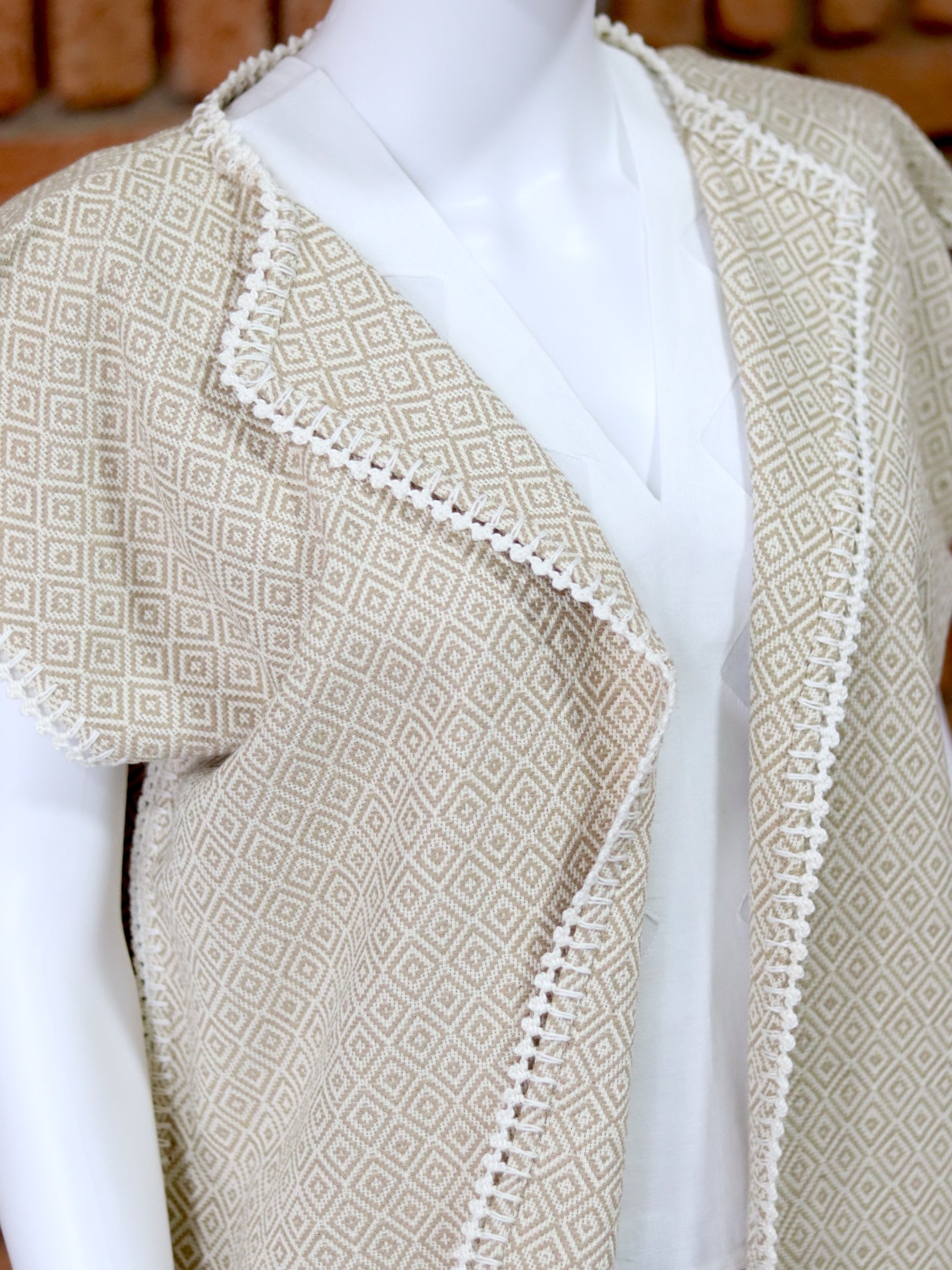 Chaleco Artesanal Hecho en Telar Beige con Caqui Unitalla.