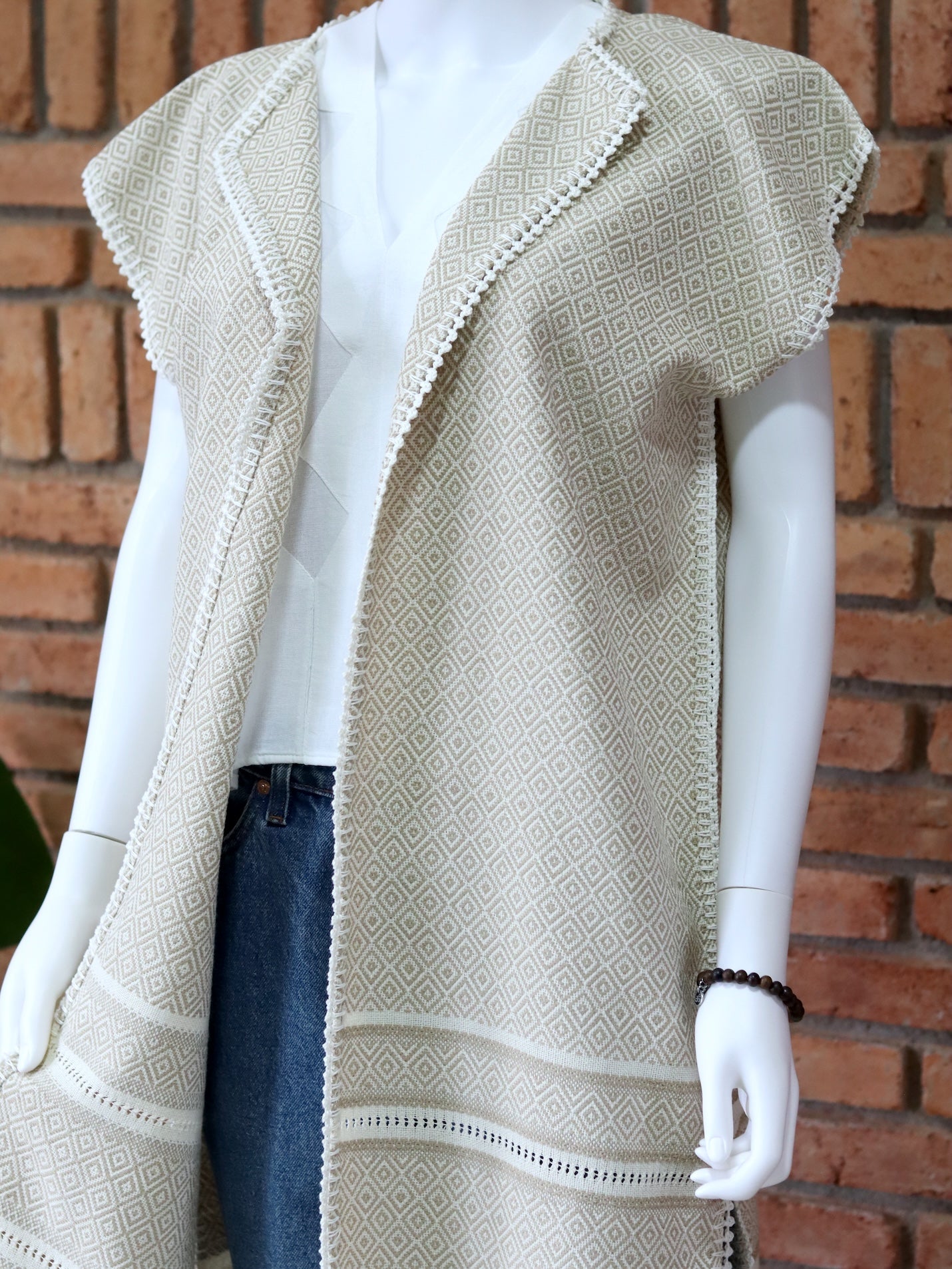 Chaleco Artesanal Hecho en Telar Beige con Caqui Unitalla.